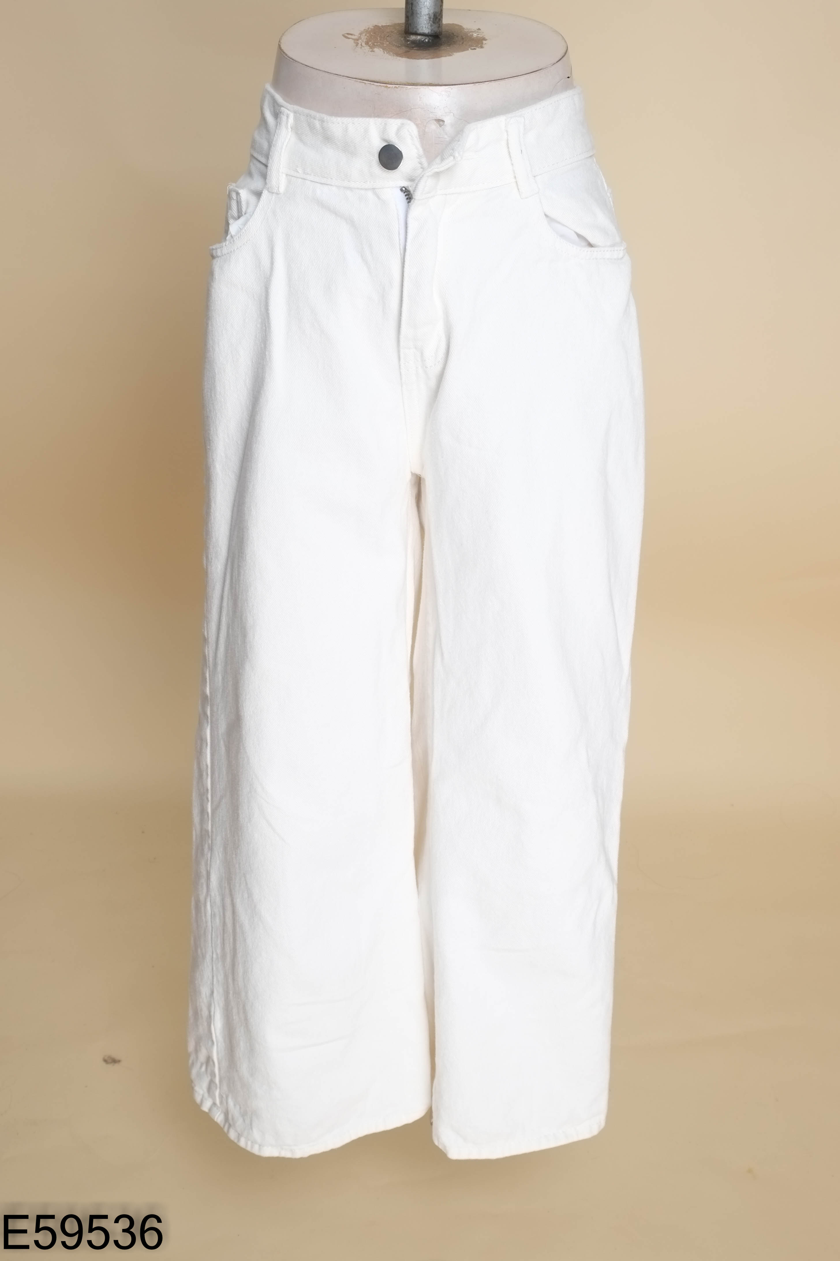 Quần jeans trắng suông