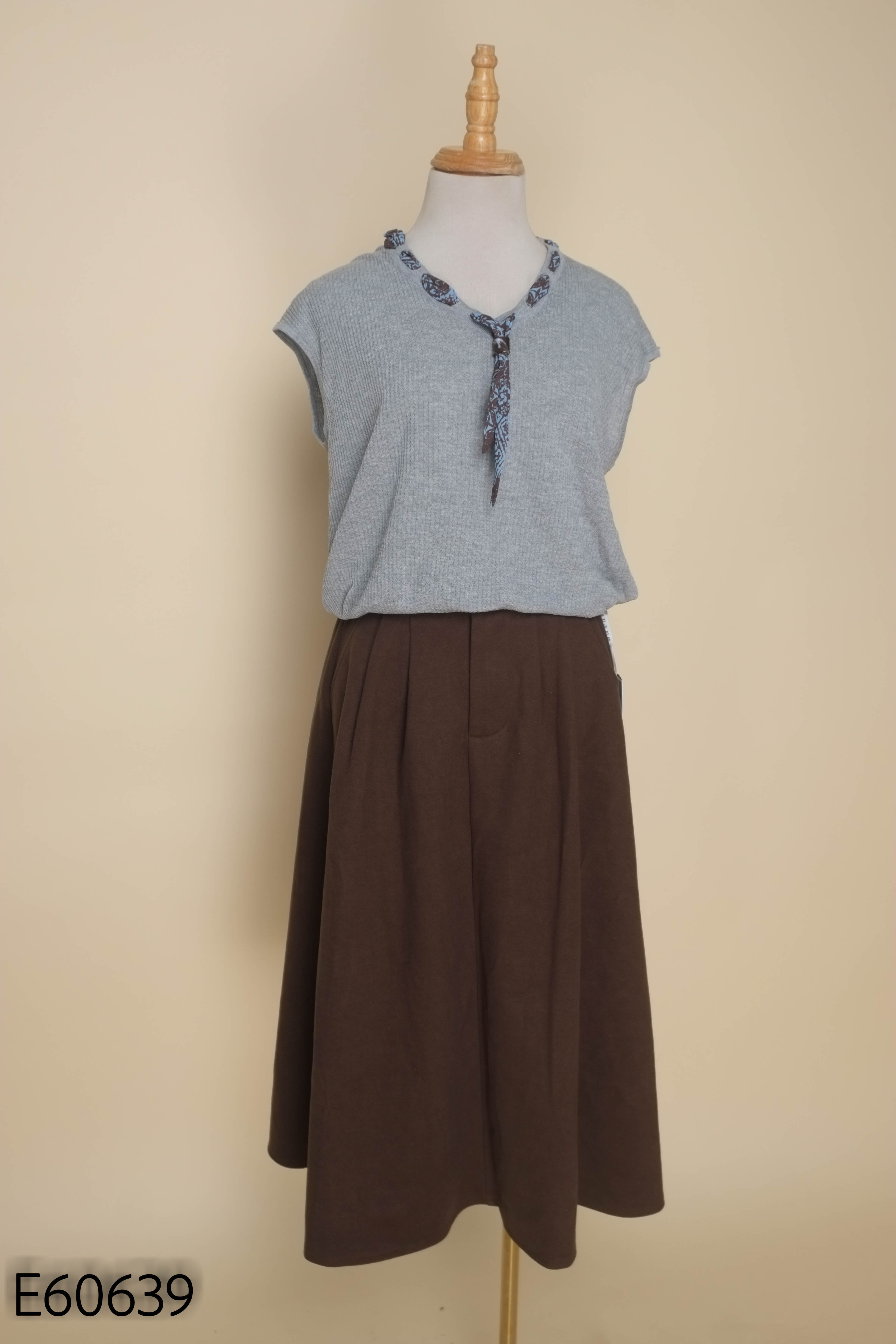 NEWTAG set len ghi+váy dạ nâu