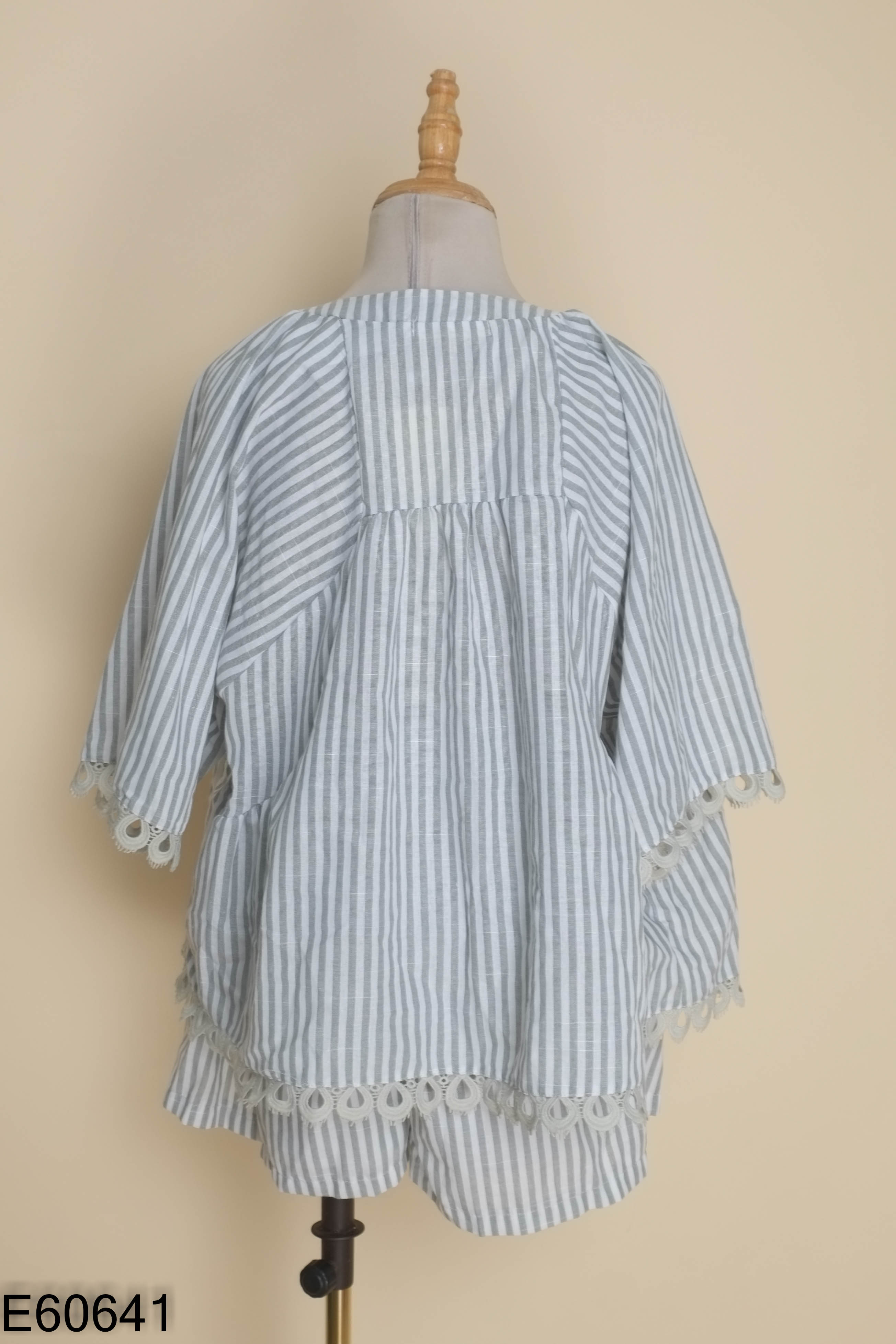 NEWTAG Set Áo xanh kẻ trắng MINJI + Quần short