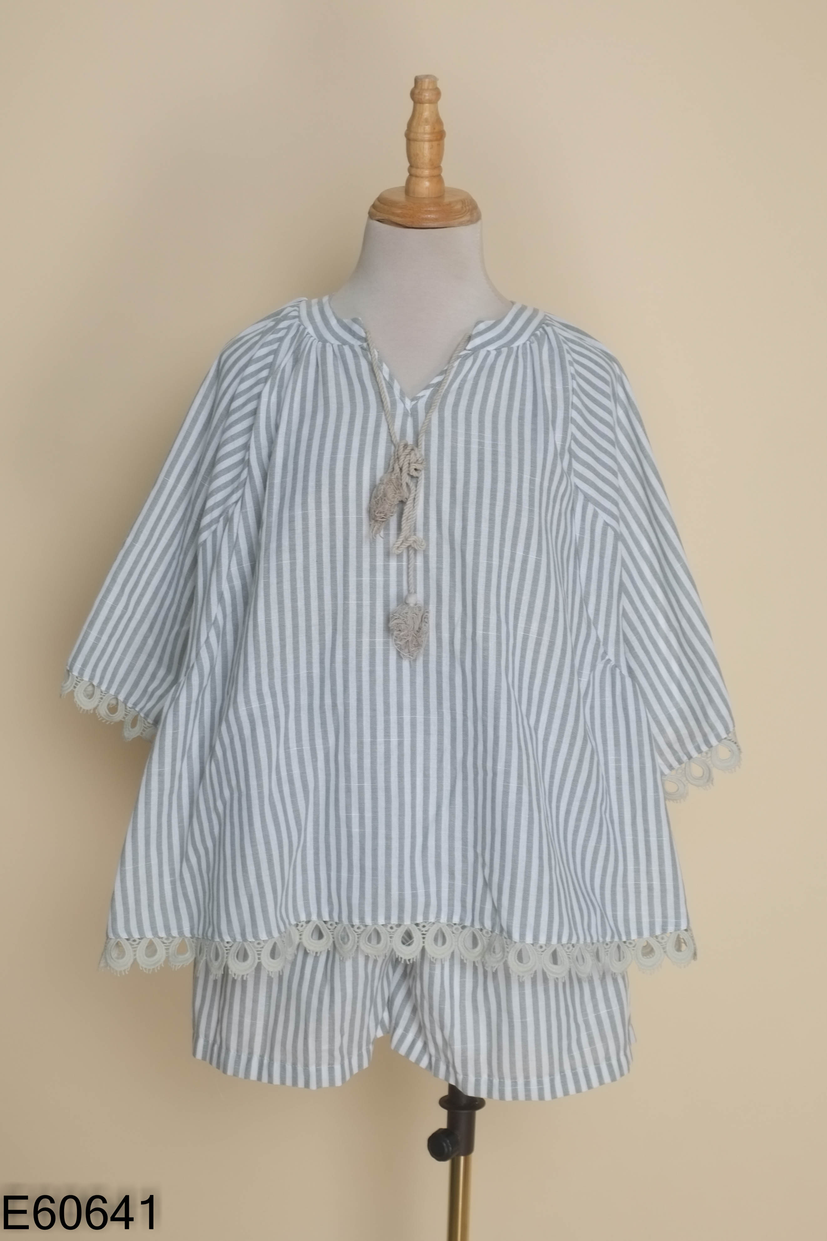 NEWTAG Set Áo xanh kẻ trắng MINJI + Quần short