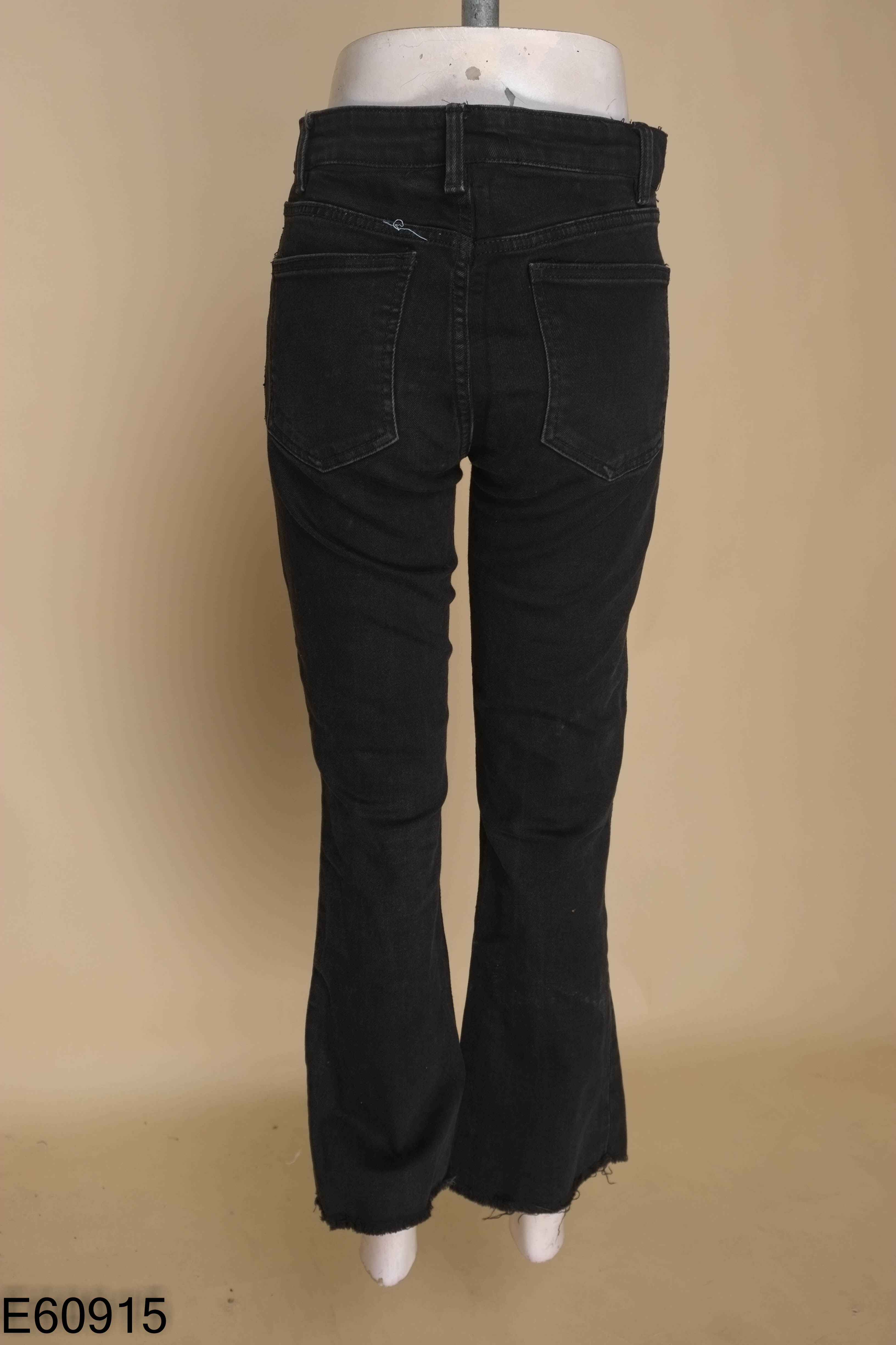 Quần ZARA (cắt tag) jeans đen ống loe