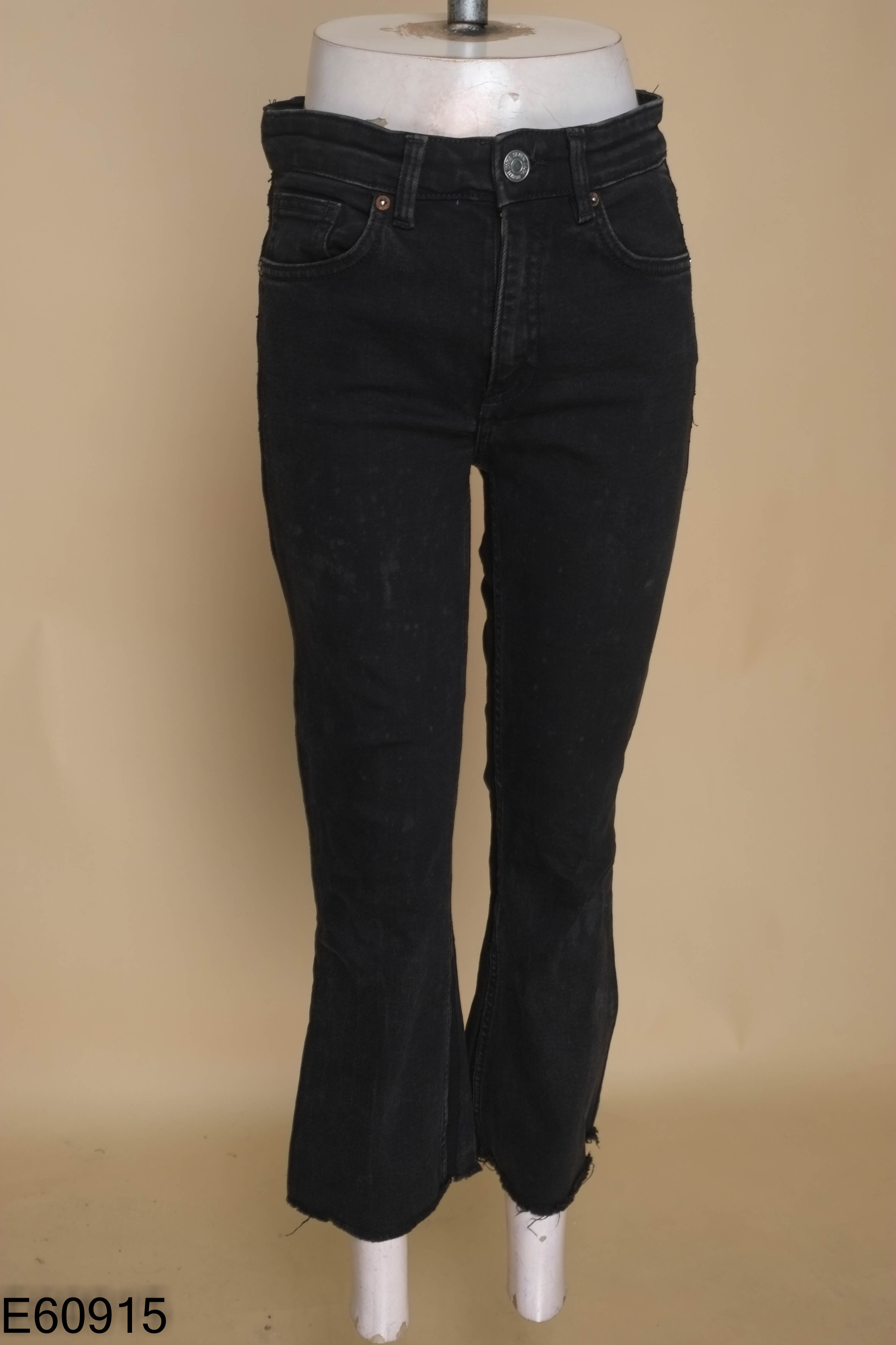 Quần ZARA (cắt tag) jeans đen ống loe