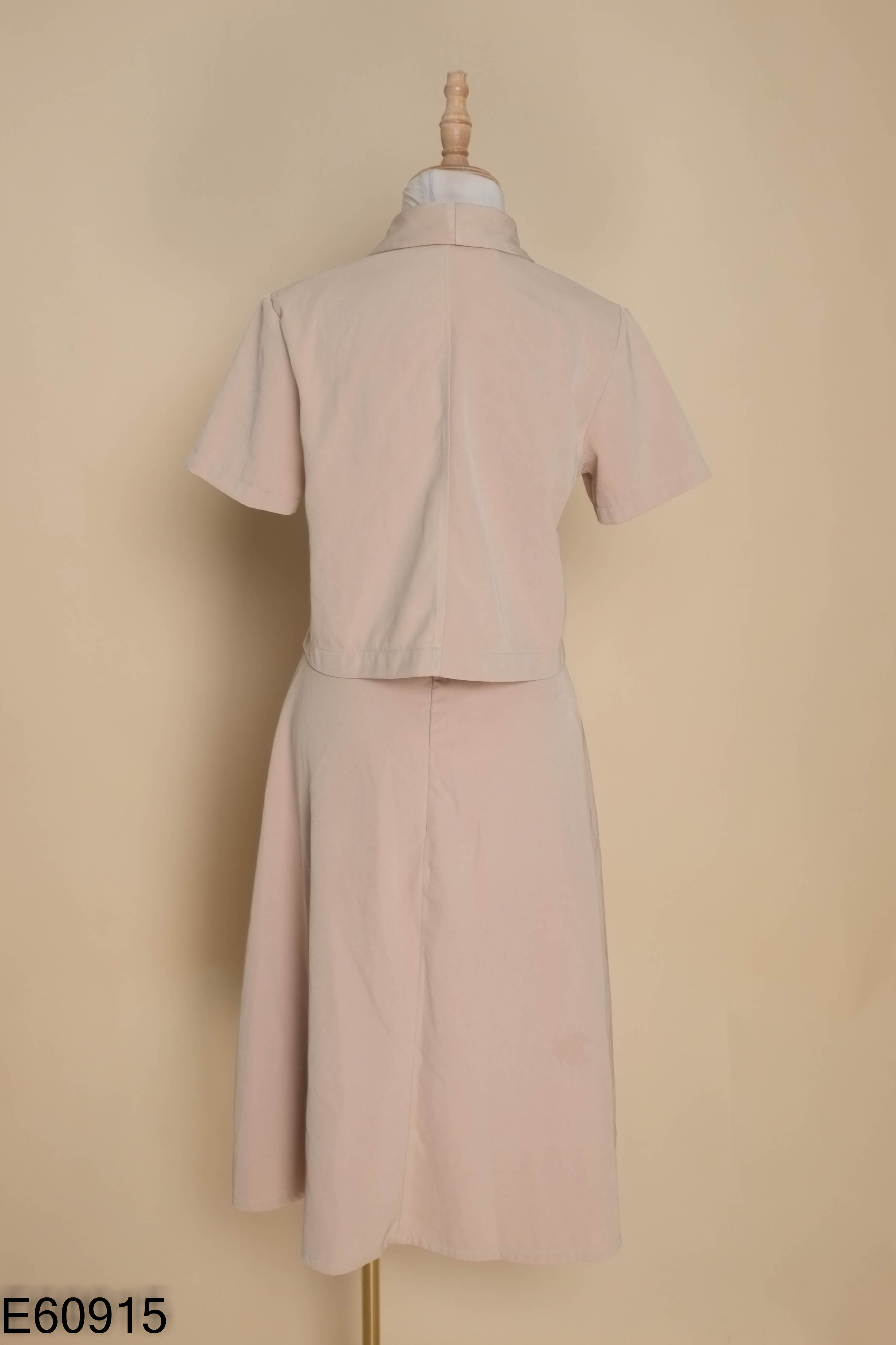 Set SKY STUDIO be áo croptop + chân váy