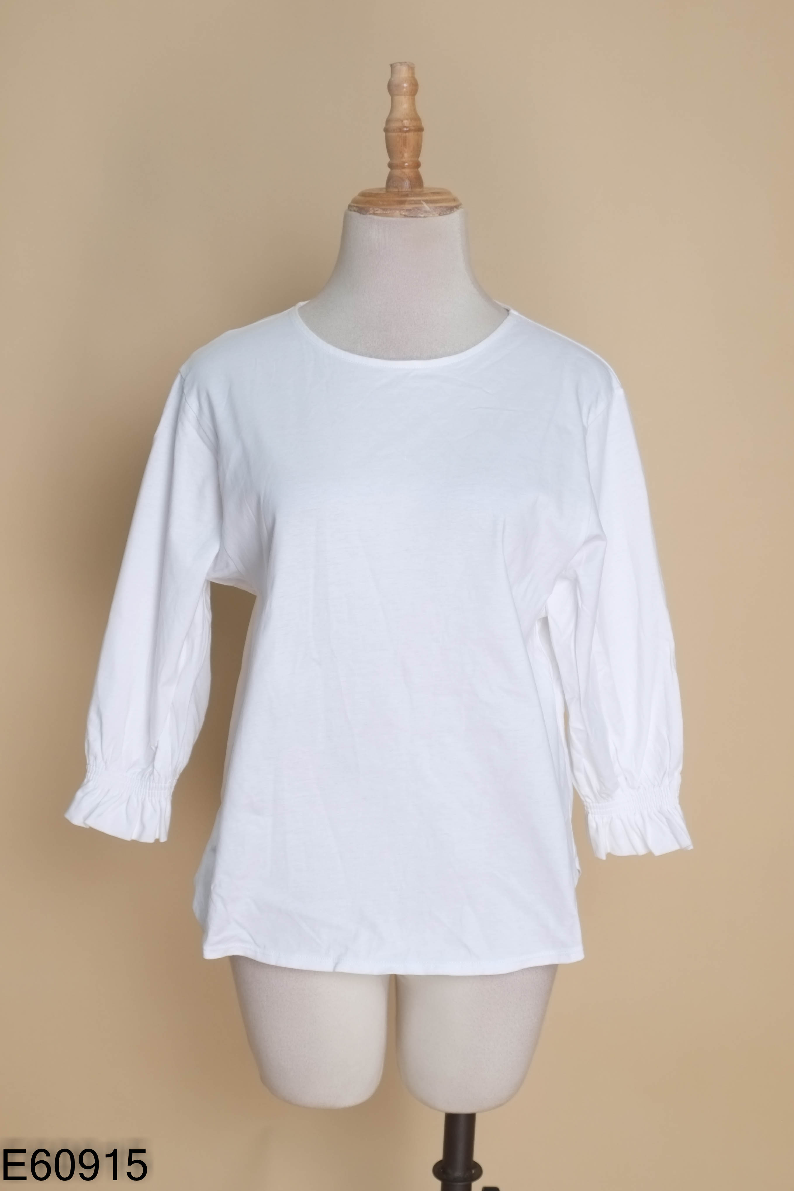 Áo UNIQLO trắng tay chun