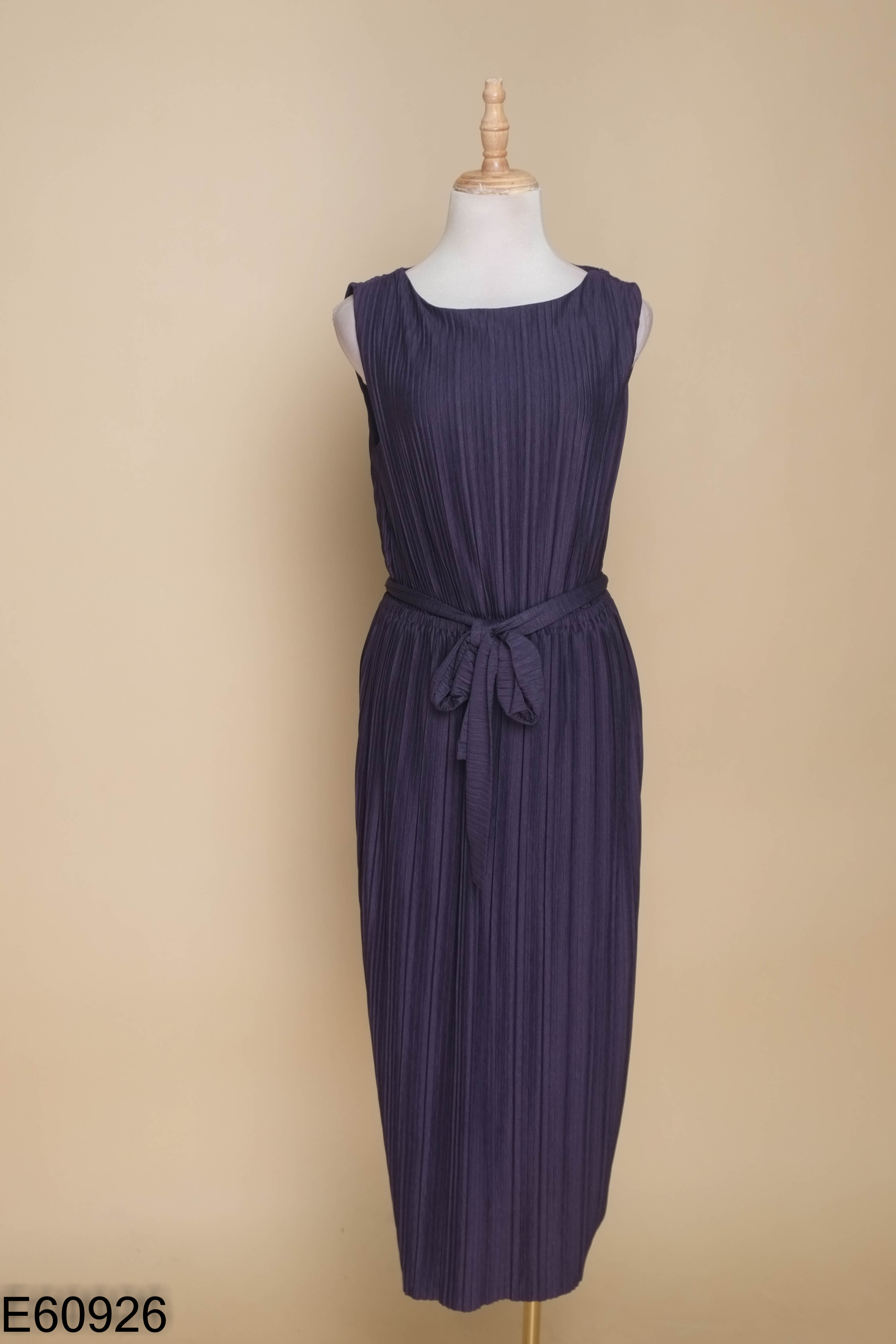 Váy TOPSHOP xanh than xếp ly