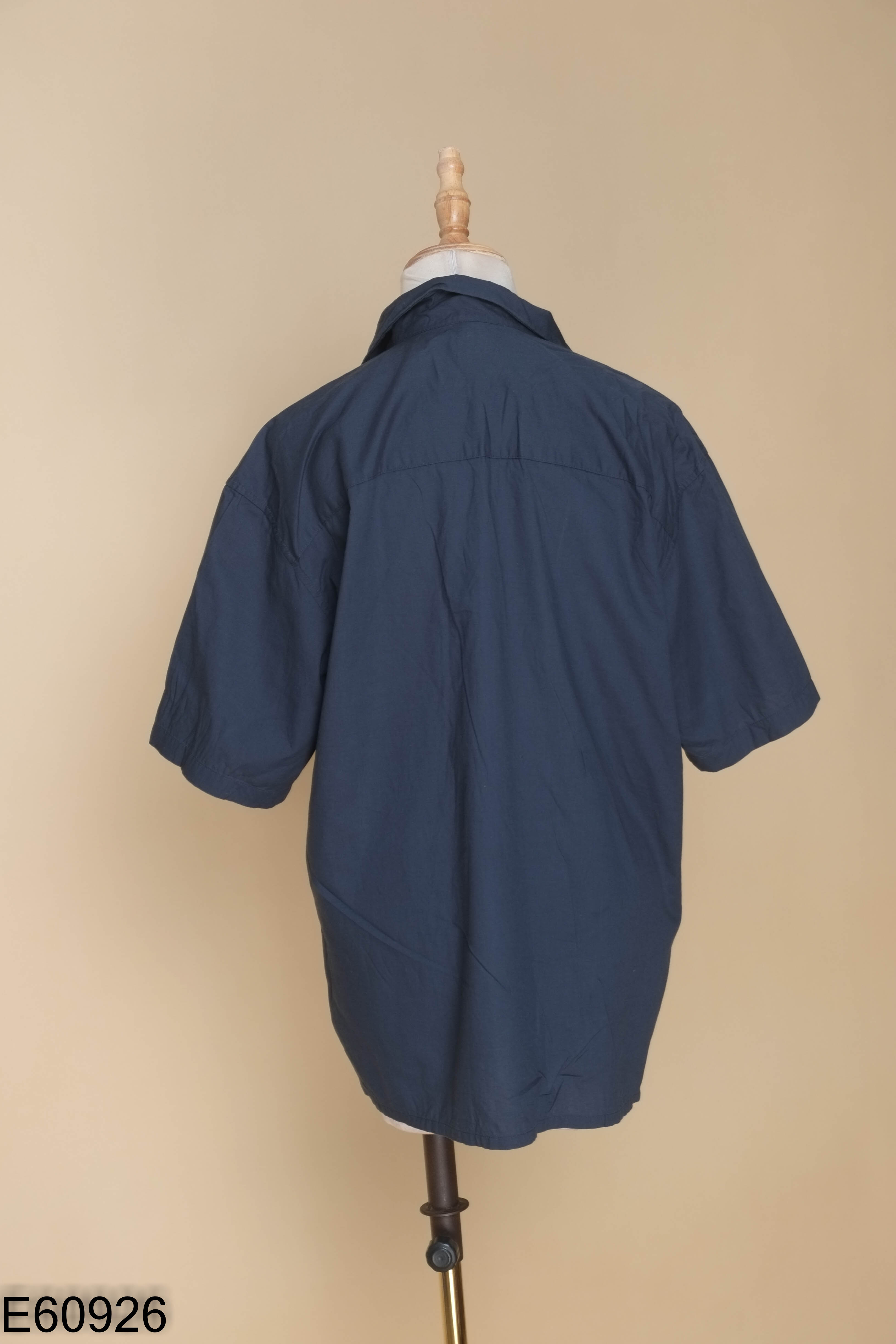 Áo UNIQLO sơ mi xanh than