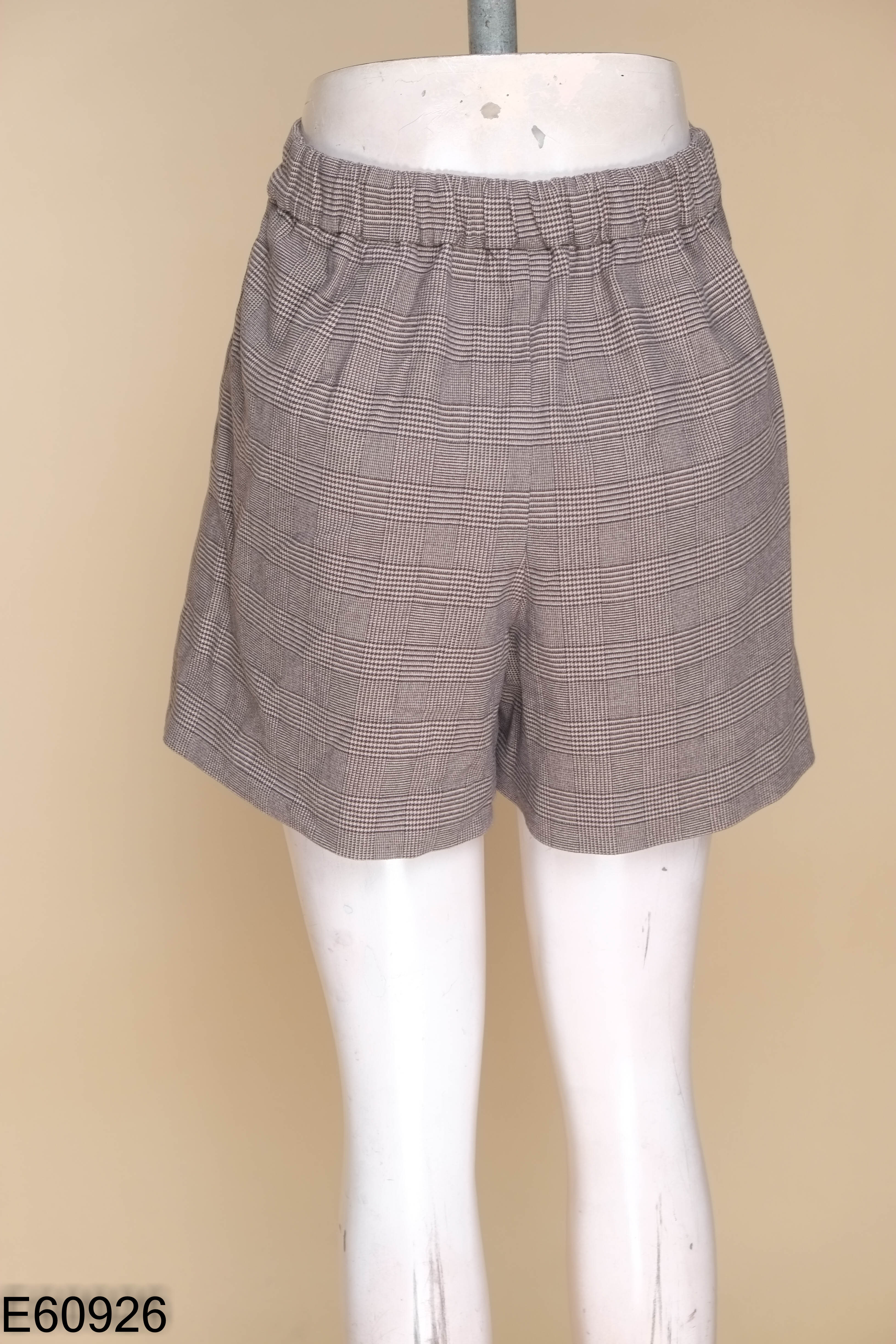 Chân váy UNIQLO nâu kẻ caro