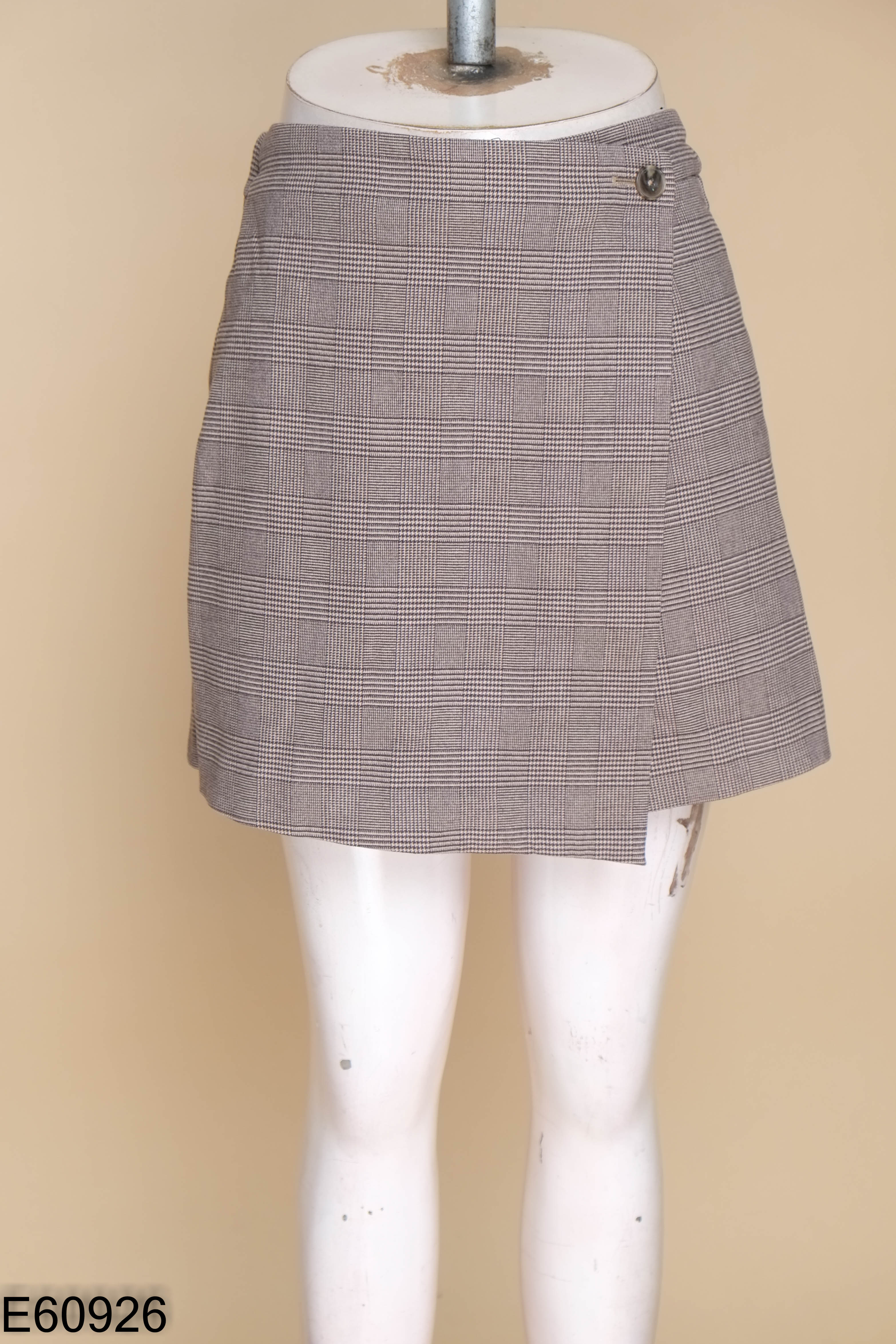 Chân váy UNIQLO nâu kẻ caro