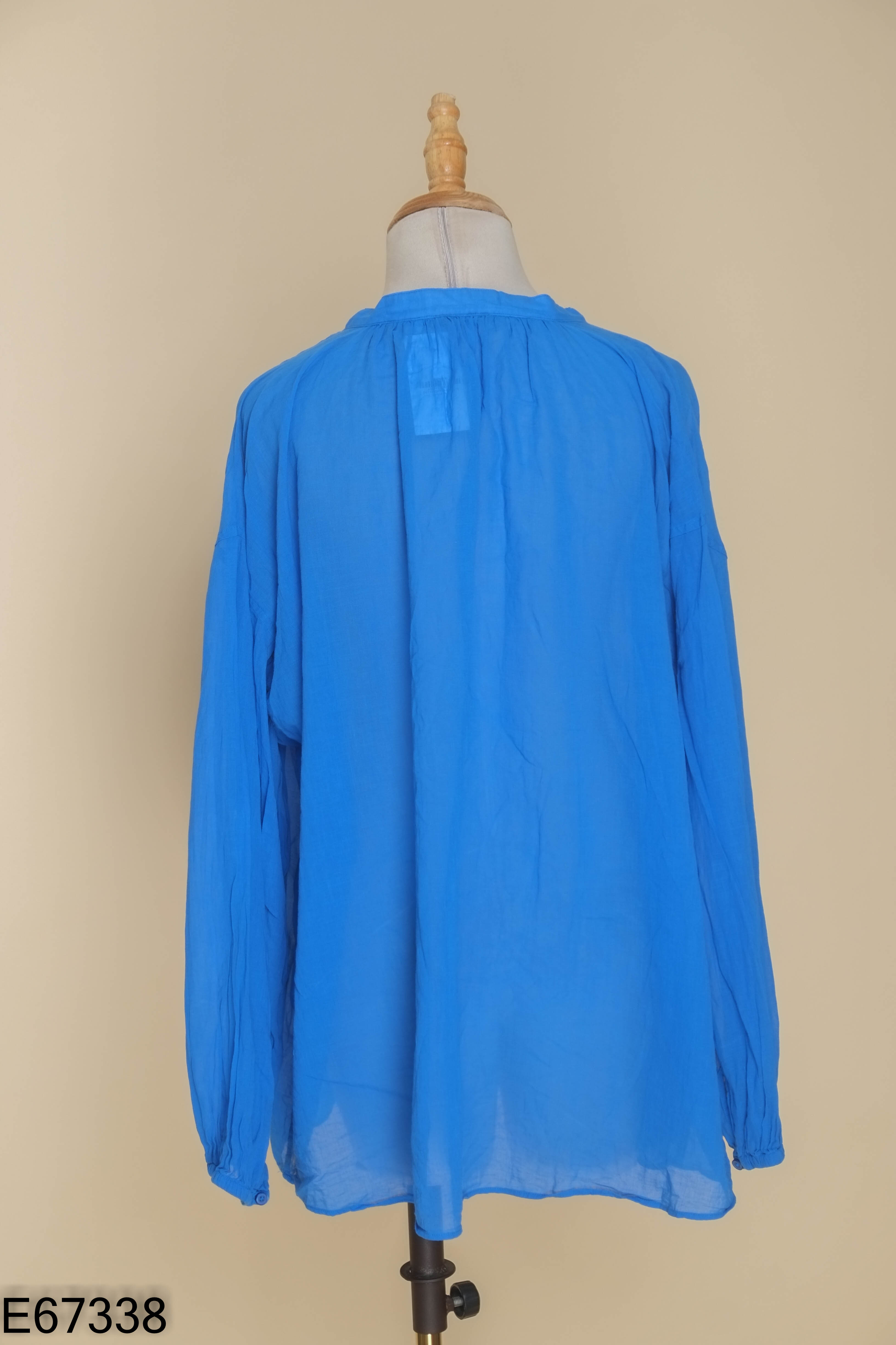 Áo xanh cổ tàu UNIQLO