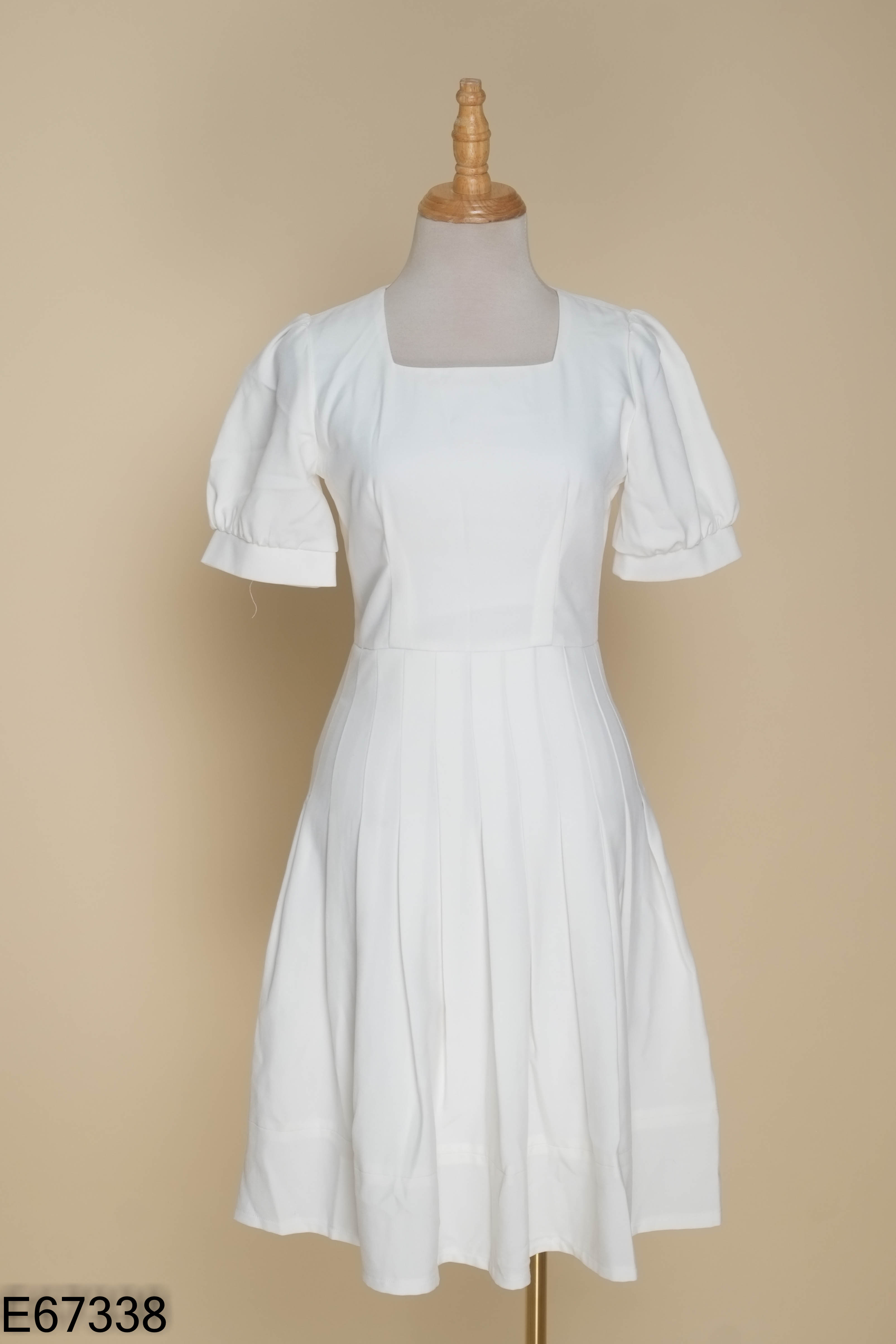 Váy trắng BEAUTE cổ vuông