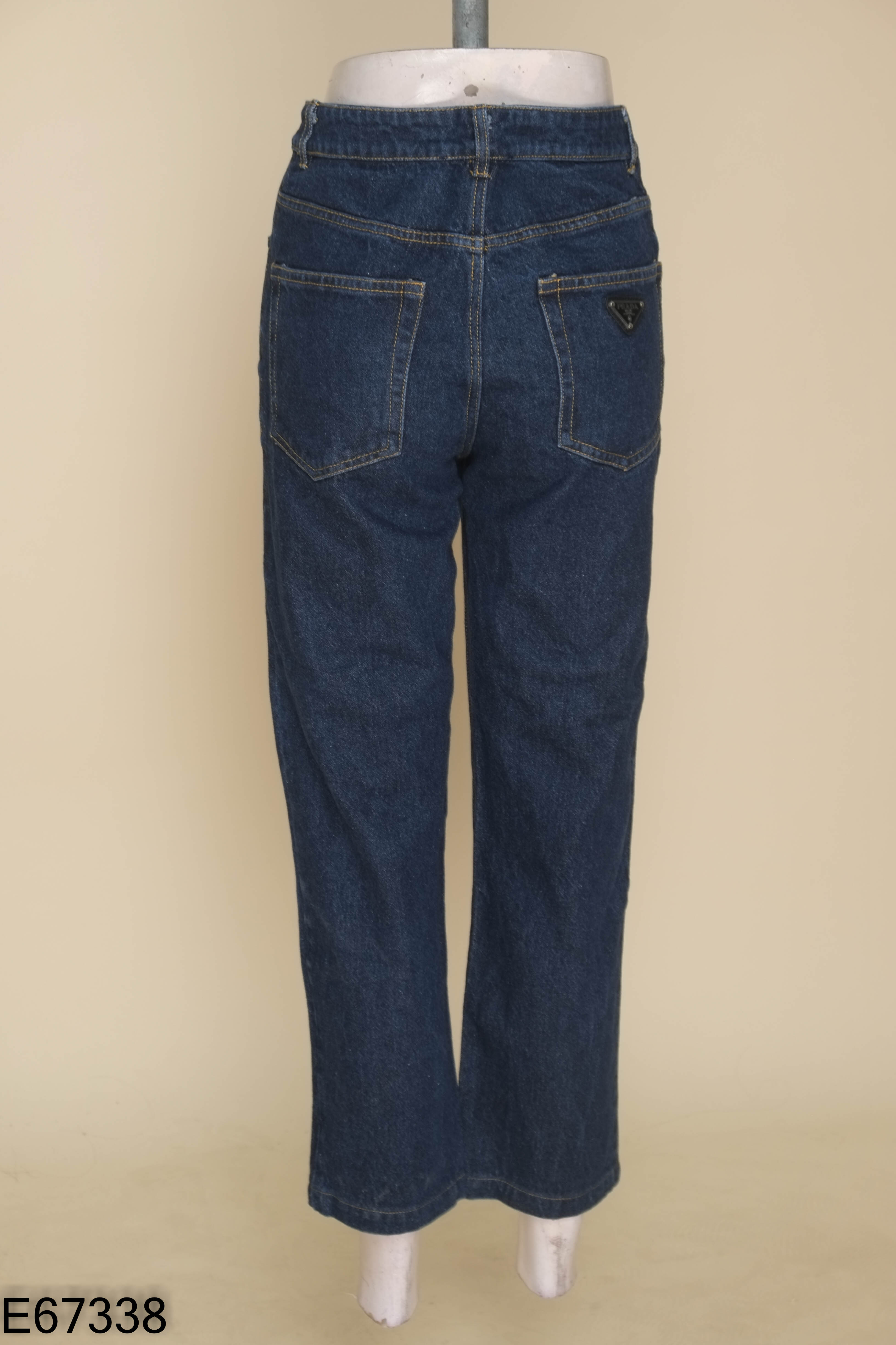 Quần jeans xanh ống đứng