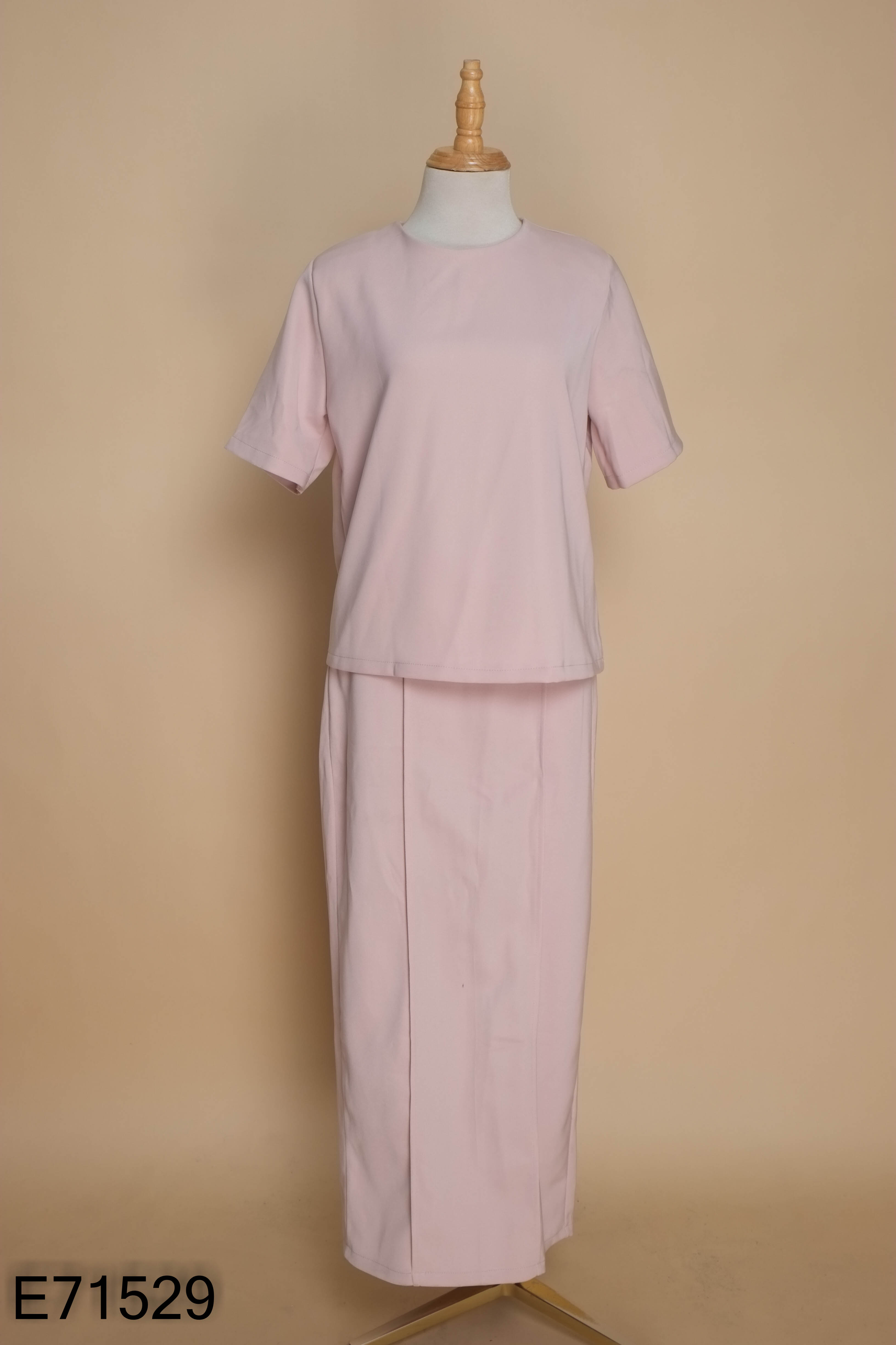 Set áo cổ tròn + chân váy be trơn