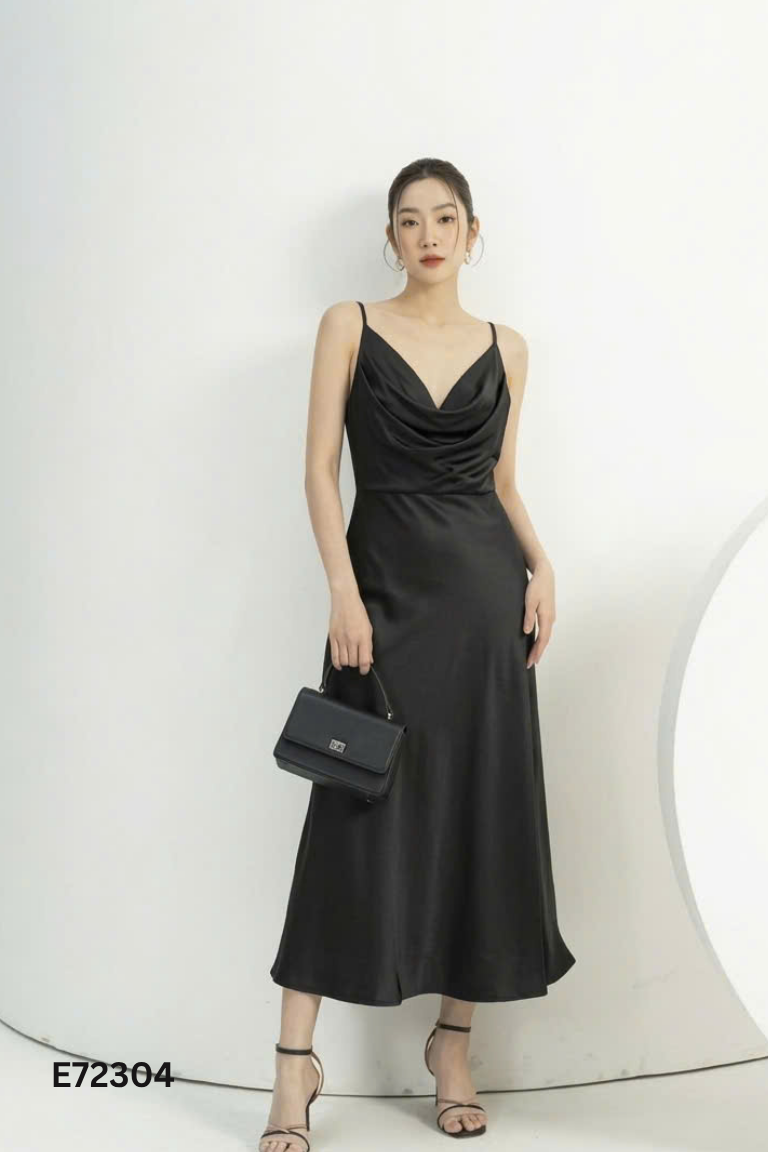 Váy lụa đen chéo ngực