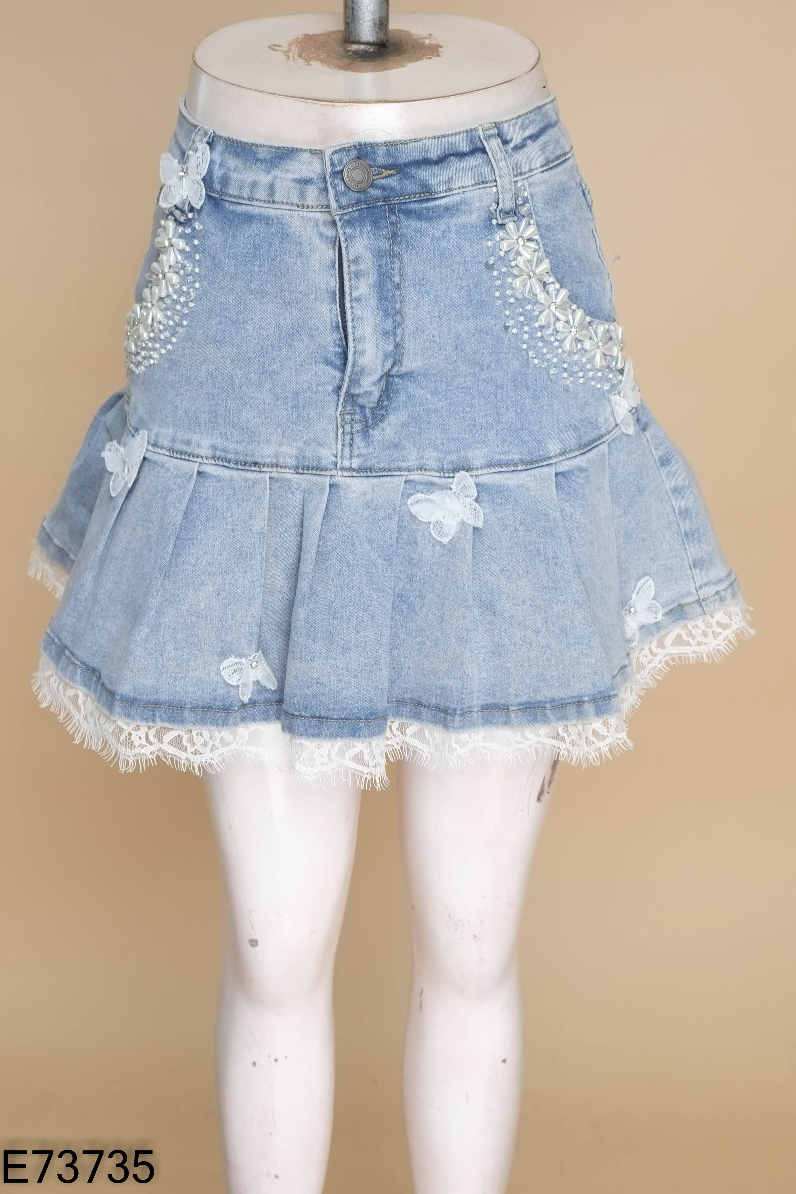 Chân váy jeans xanh đính cườm