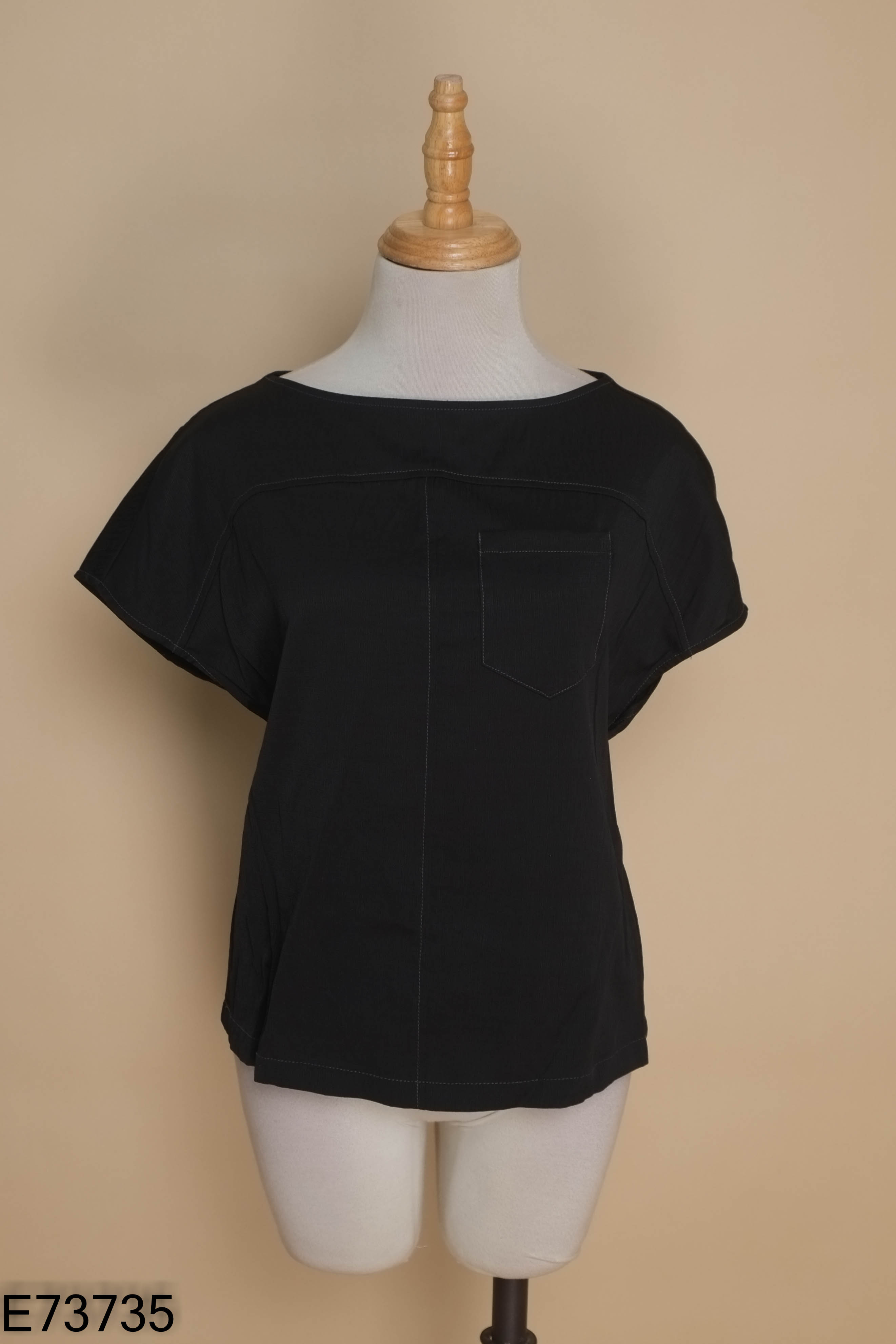 Áo đen IVY MODA viền chỉ