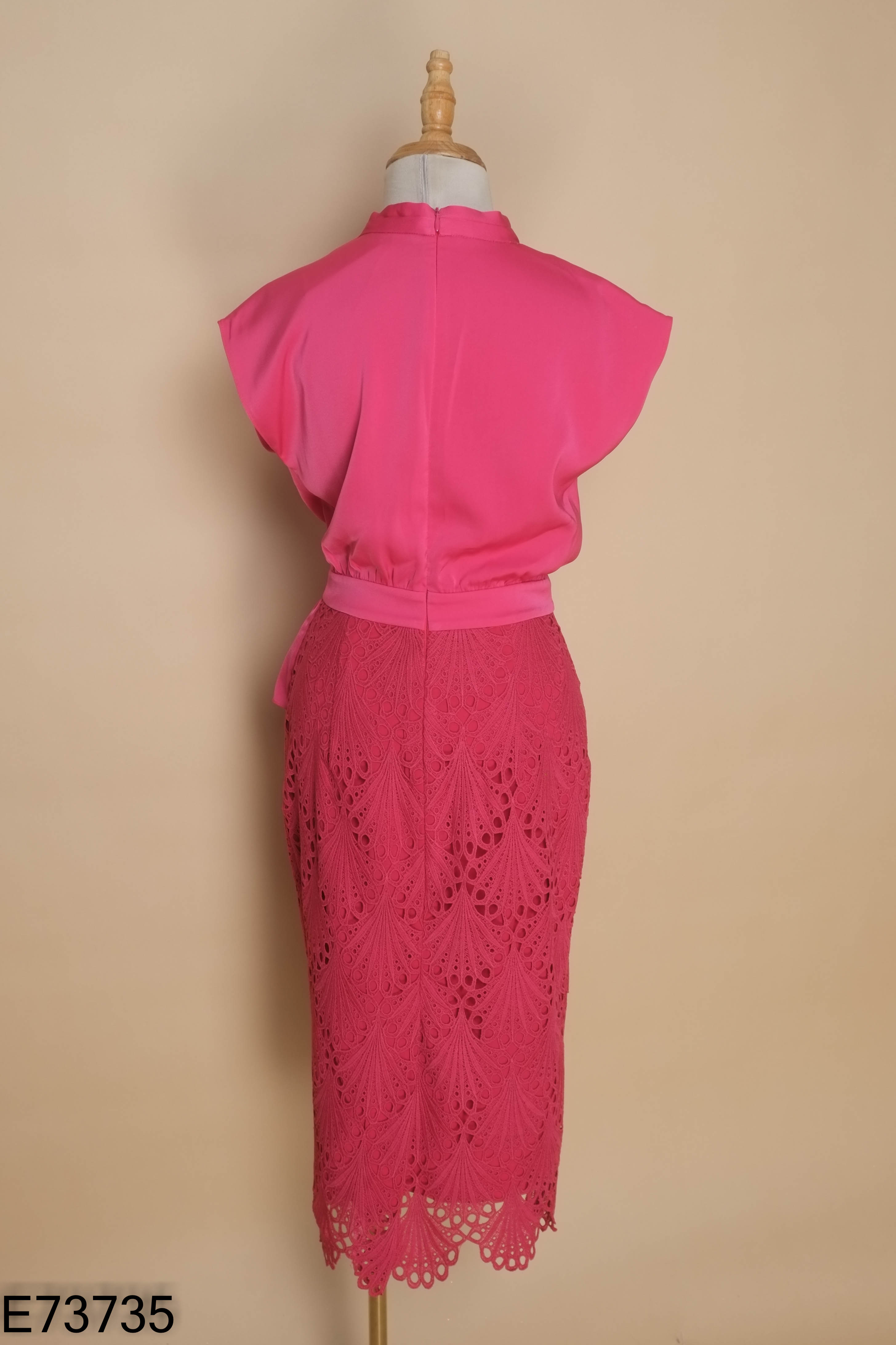 Váy hồng IVY MODA phối ren