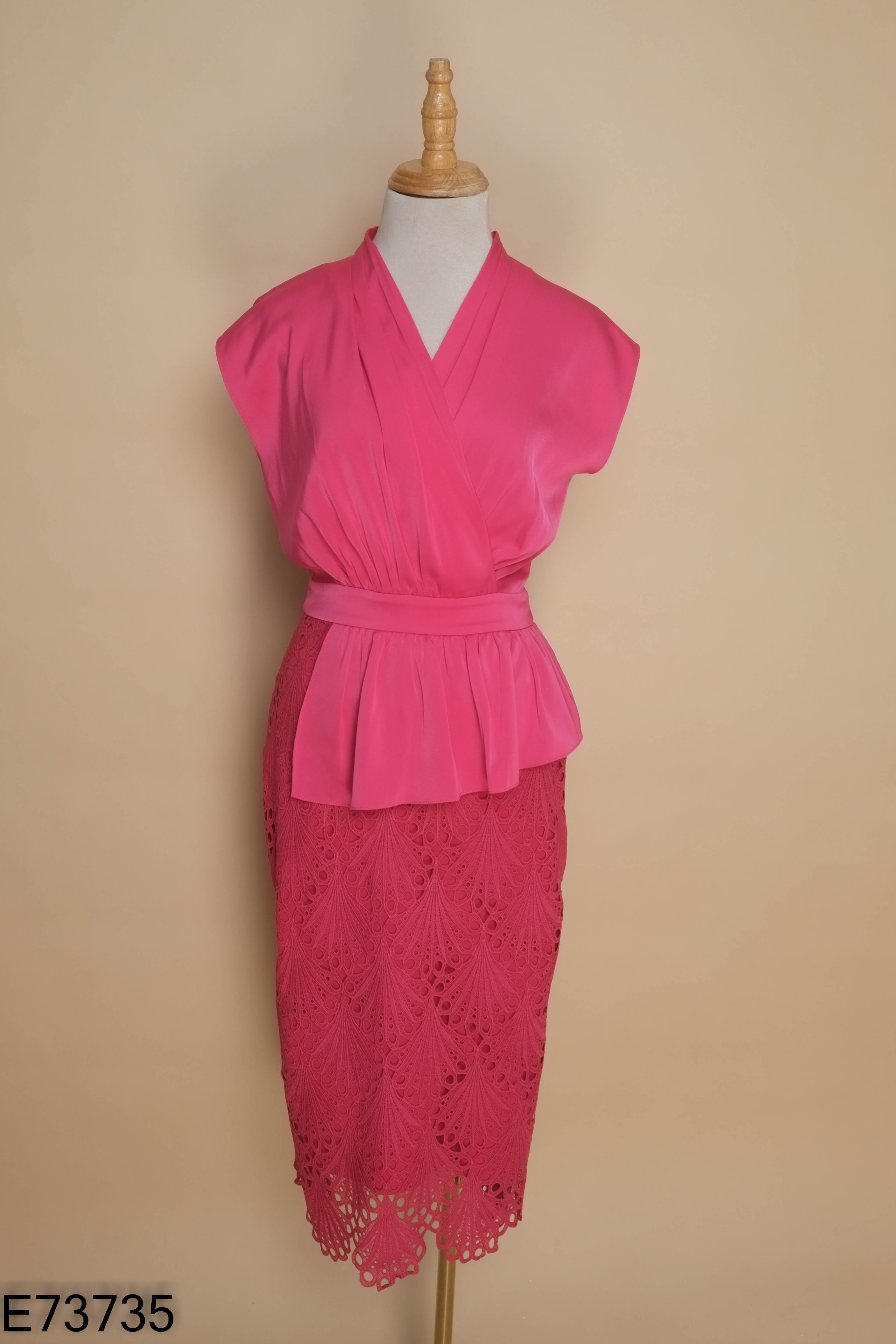 Váy hồng IVY MODA phối ren