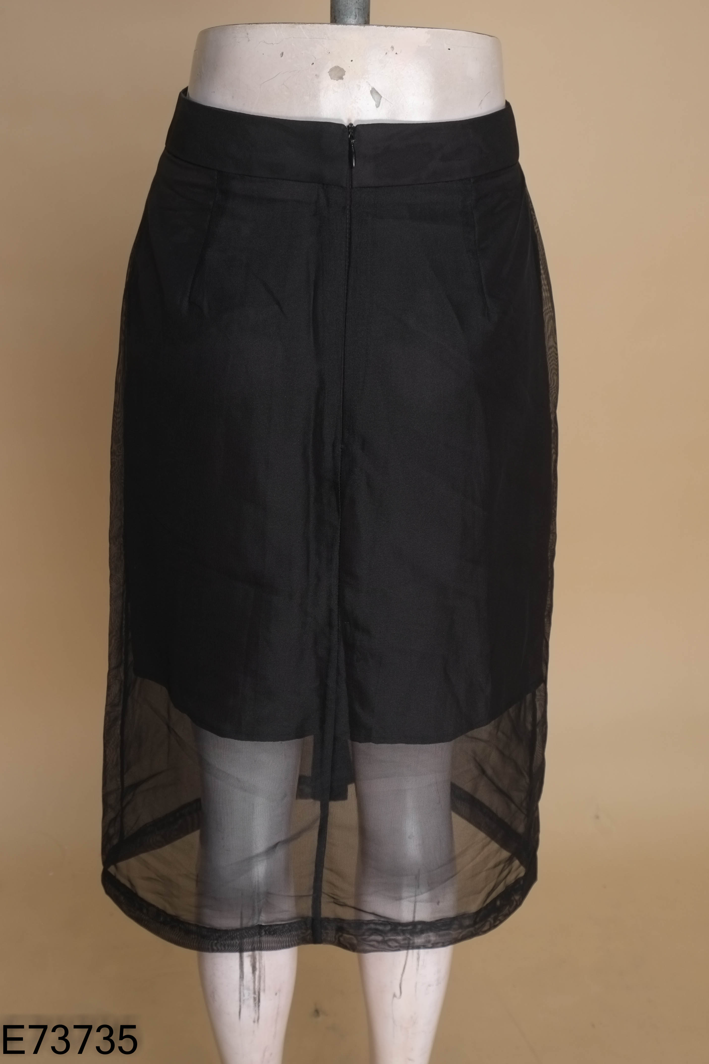 Chân váy chiffon IVY MODA đen phối cúc