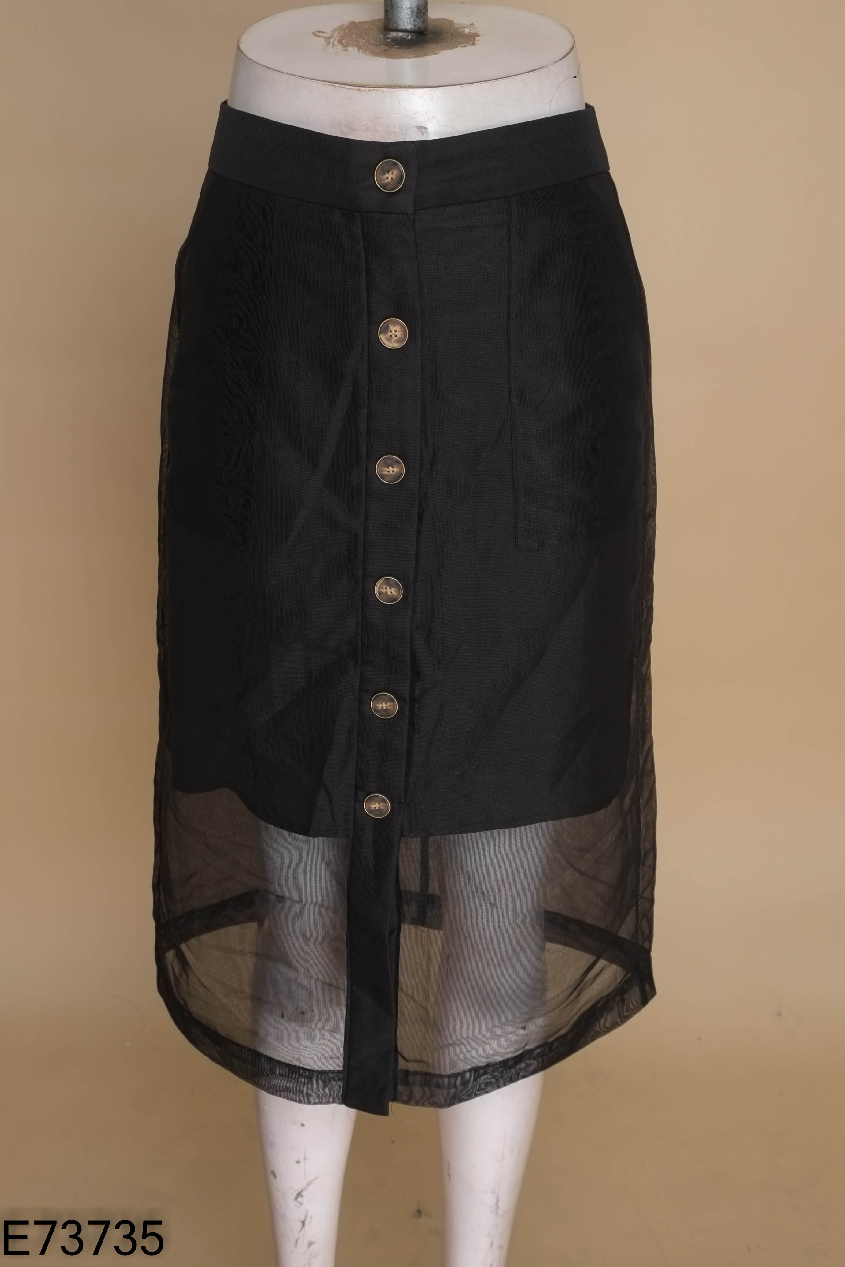 Chân váy chiffon IVY MODA đen phối cúc