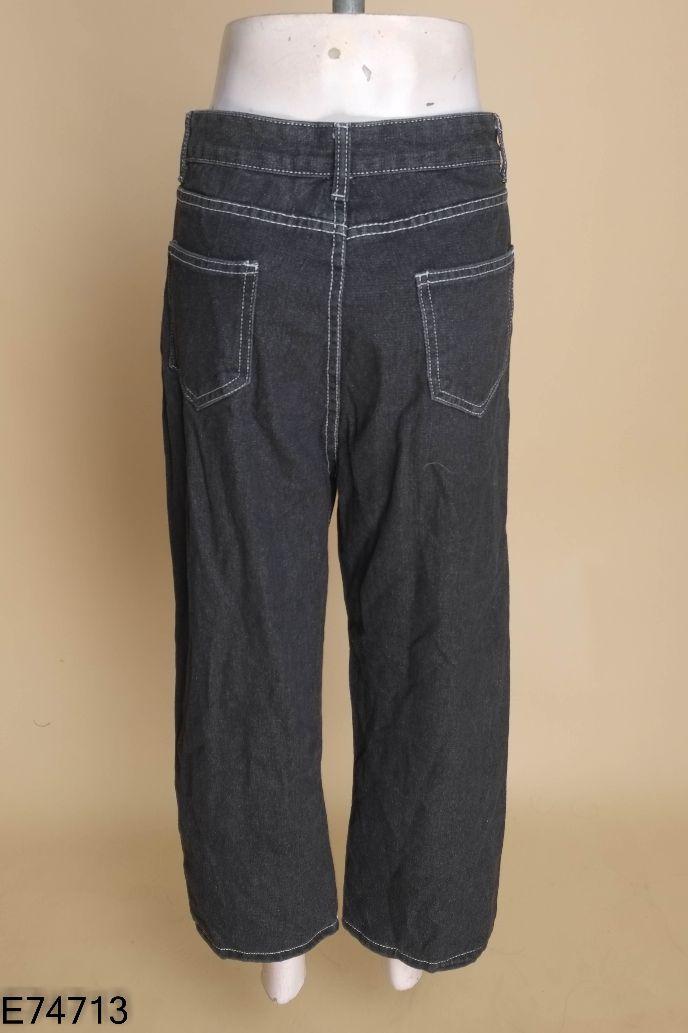 Quần jeans xám viền chỉ
