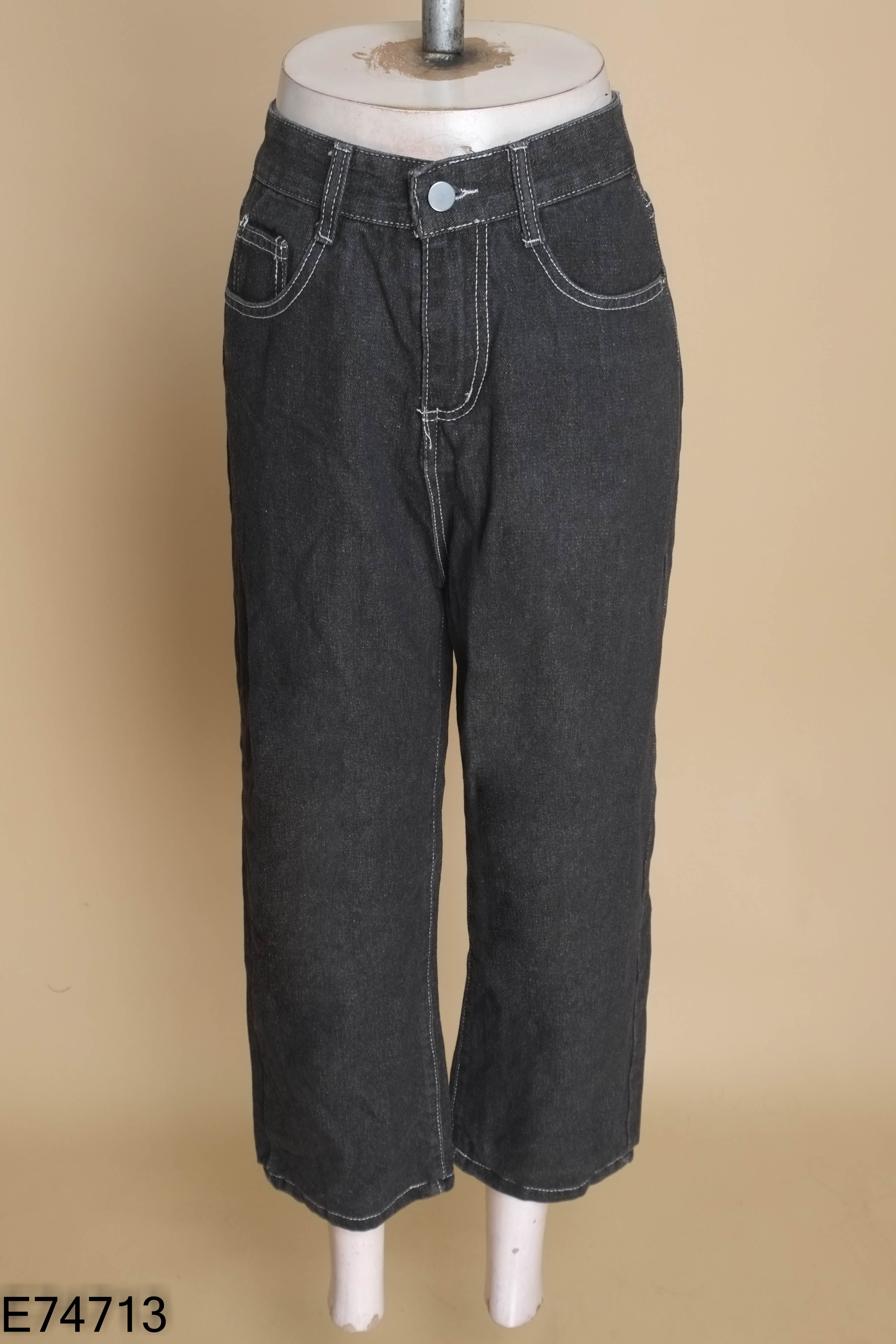 Quần jeans xám viền chỉ
