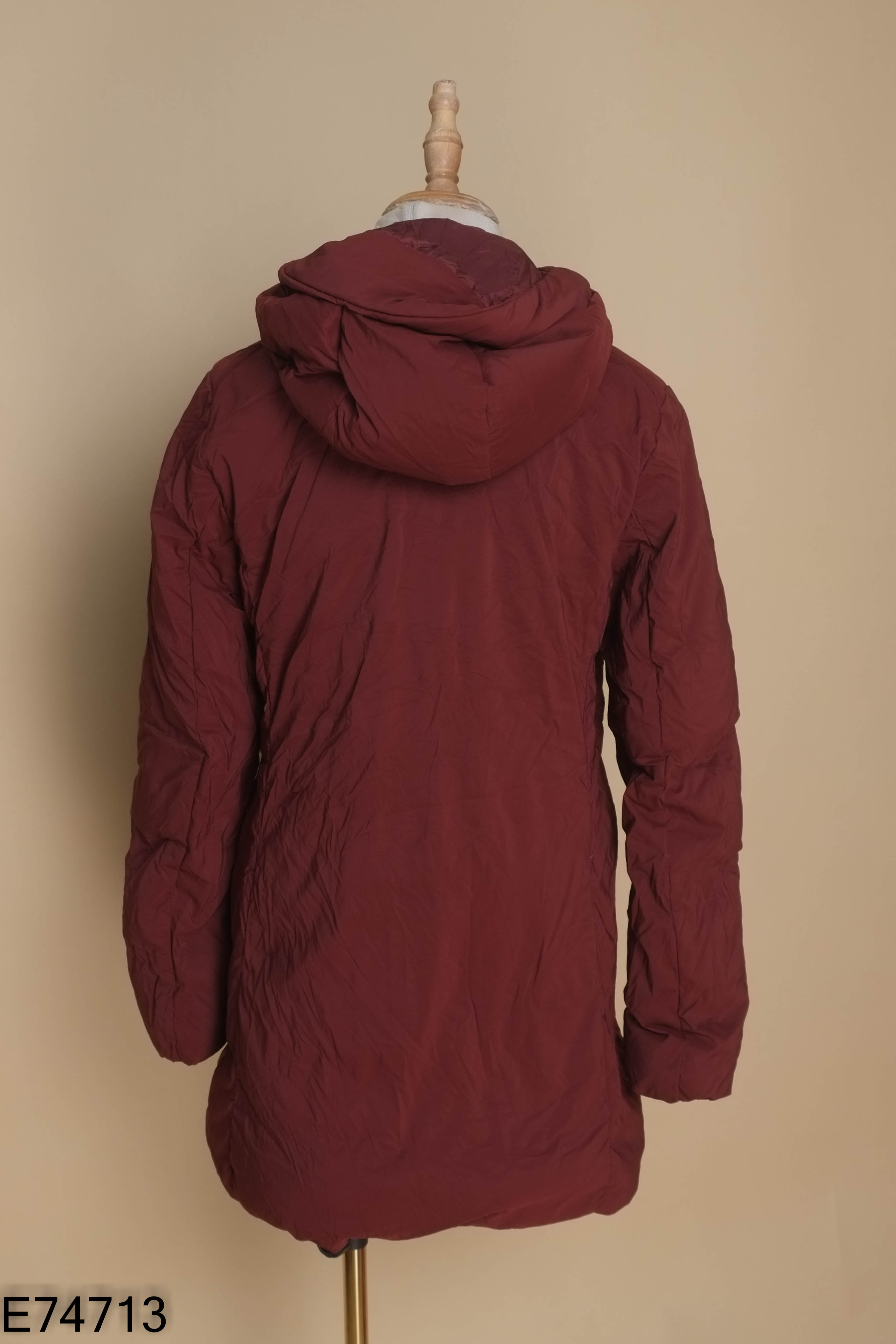 Áo khoác đỏ UNIQLO lông vũ