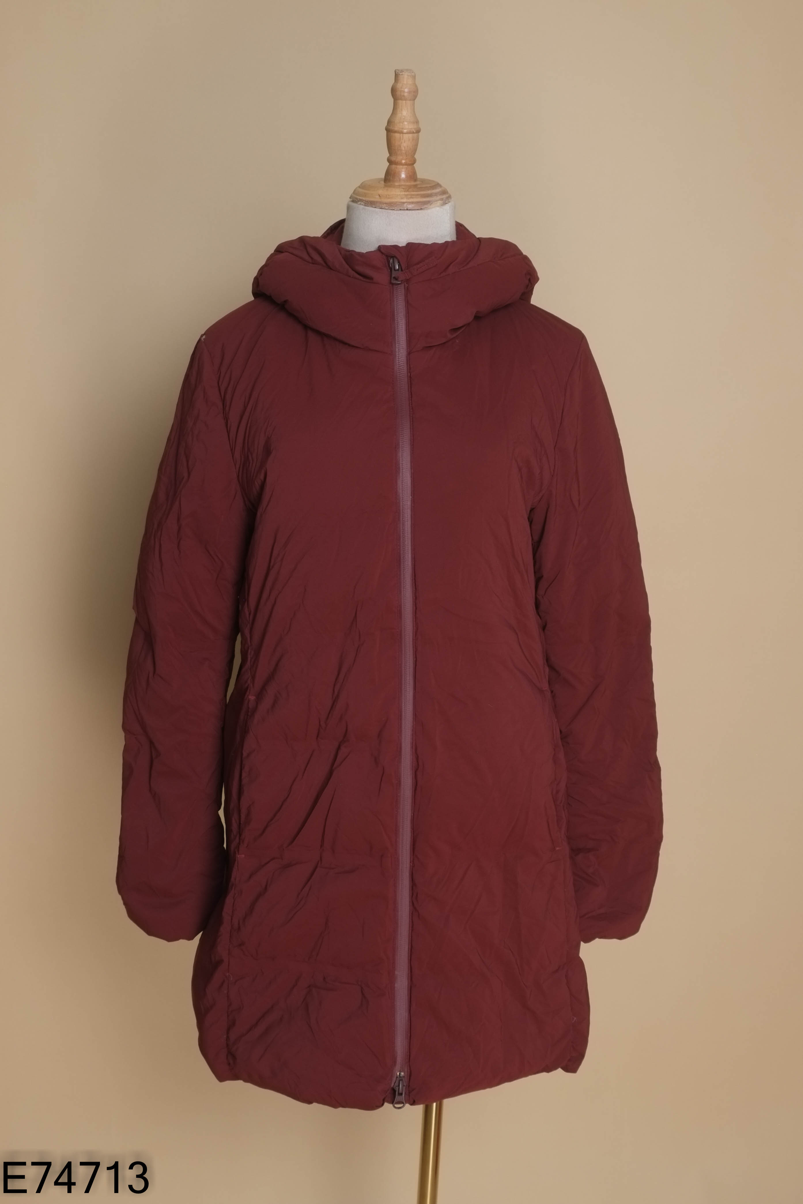 Áo khoác đỏ UNIQLO lông vũ