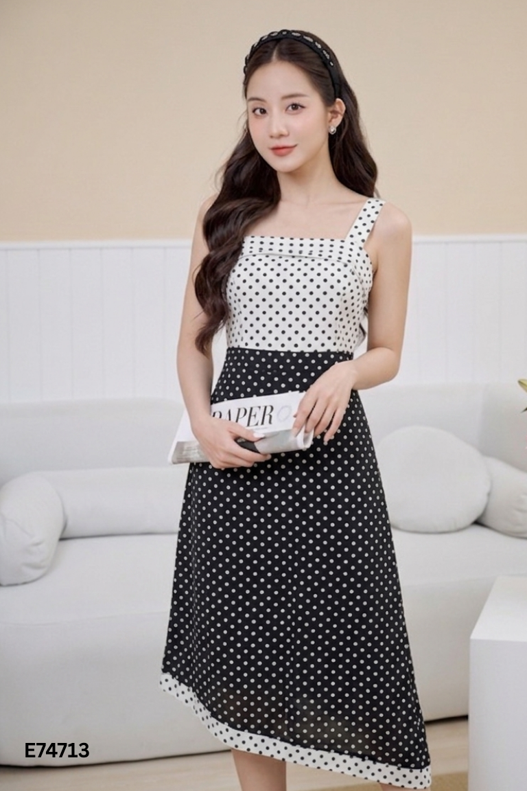 Váy đen GUNICH chấm bi