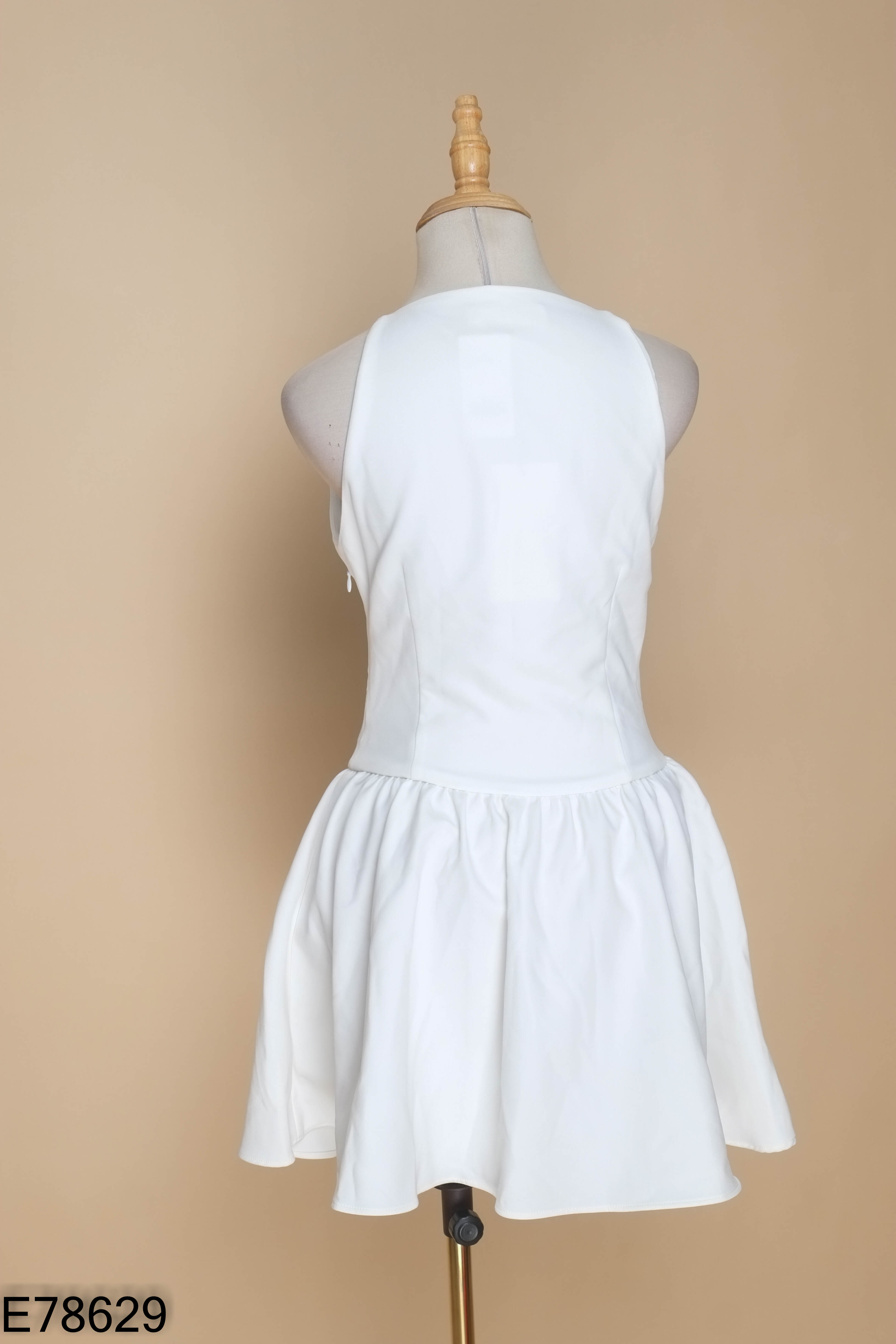 NEWTAG Váy trắng ZARA phối cúc bọc