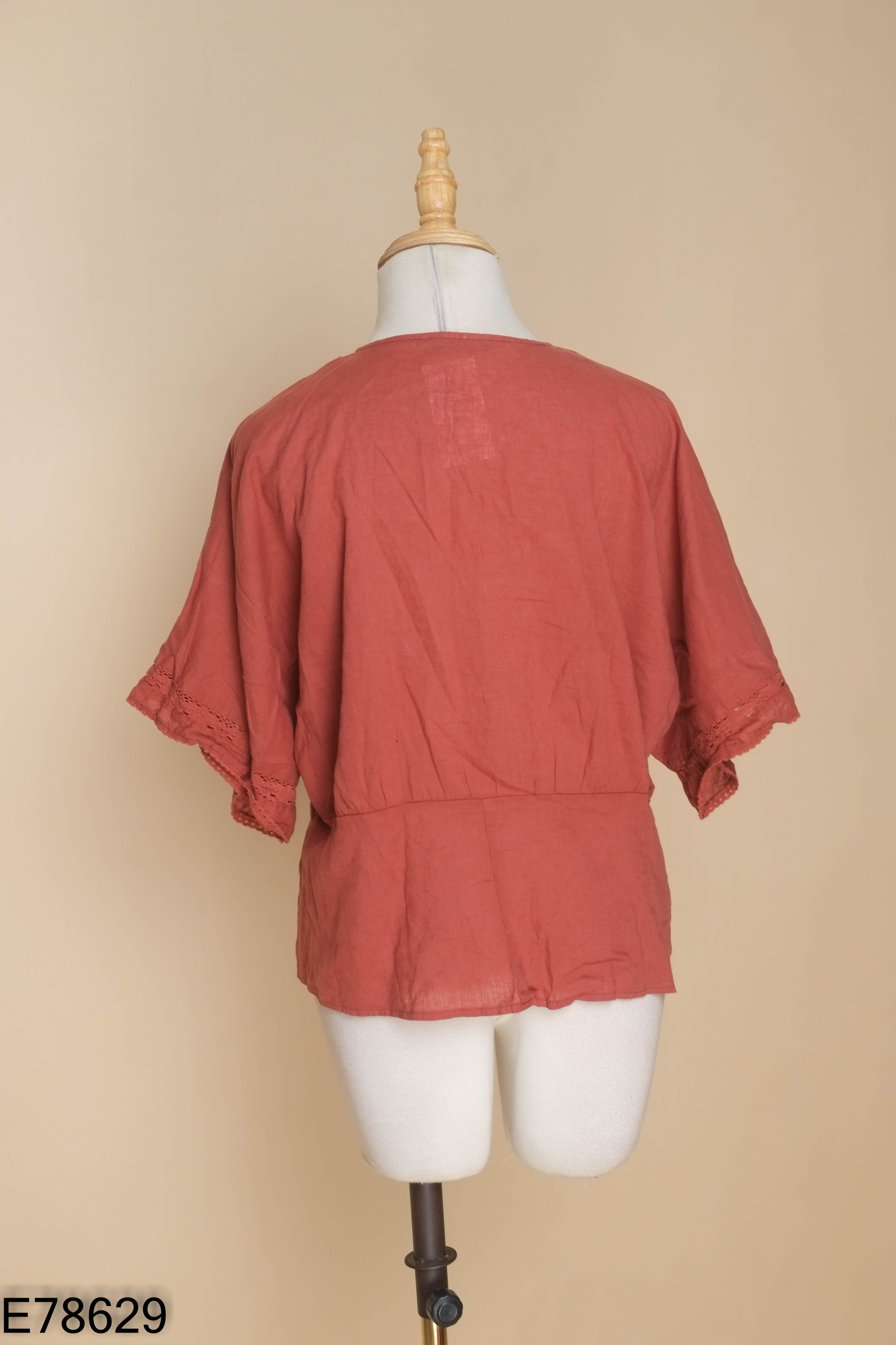 Áo linen ZARA đỏ cổ V