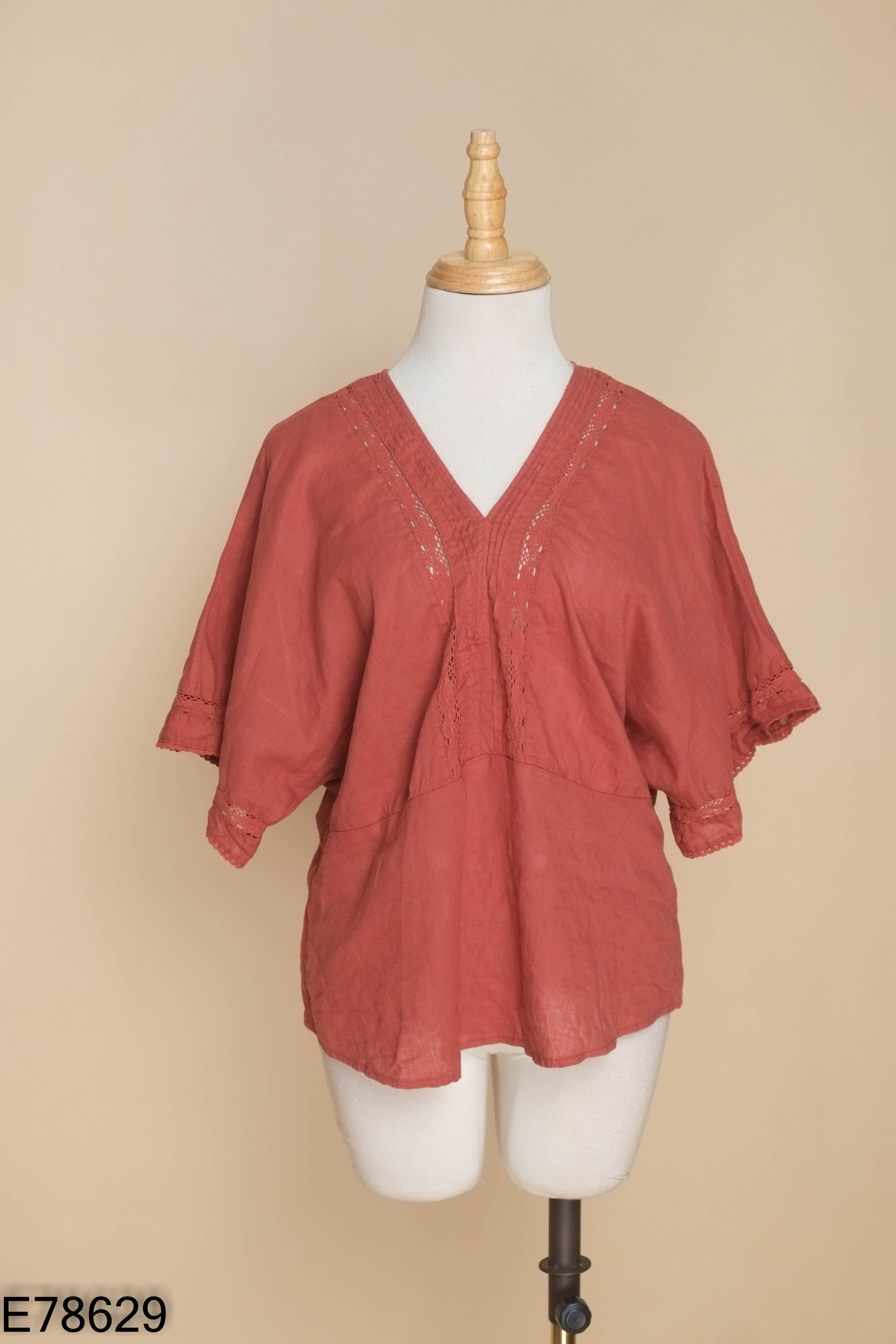 Áo linen ZARA đỏ cổ V