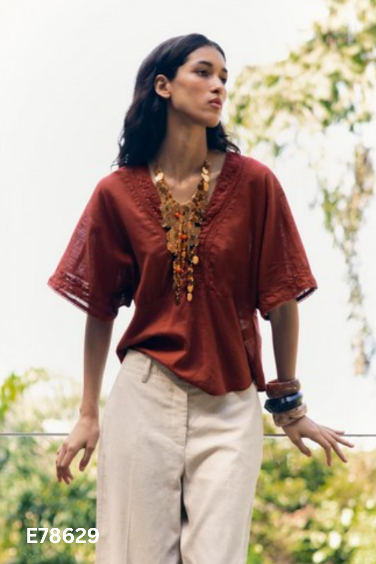 Áo linen ZARA đỏ cổ V