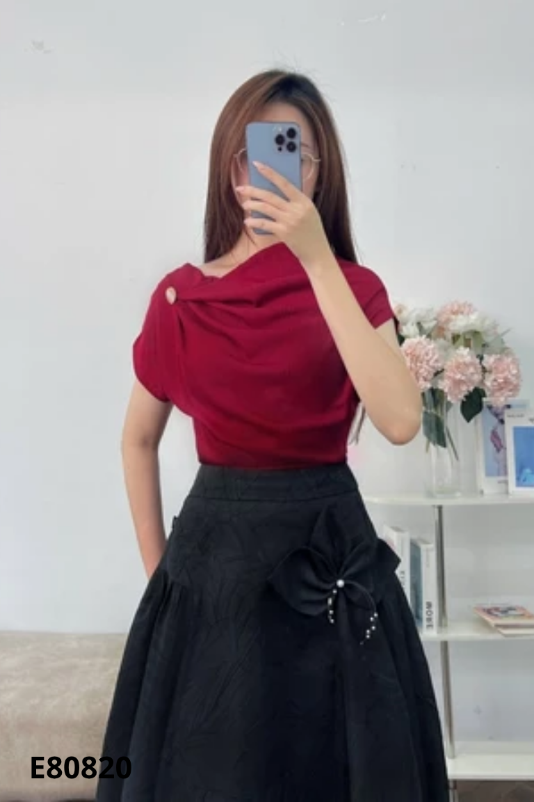 Áo đỏ CCHAT cổ lệch