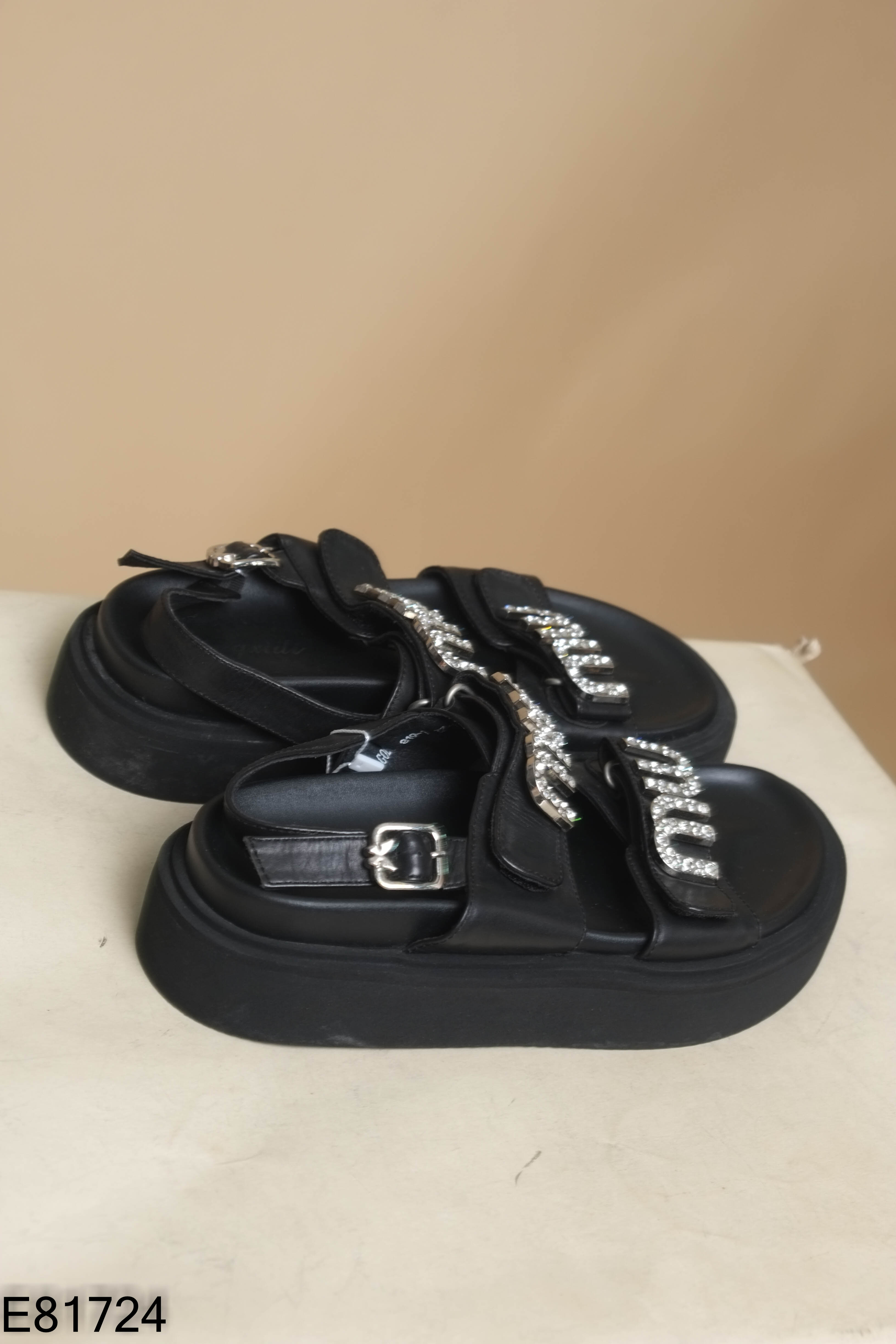 Sandals đen quai ngang