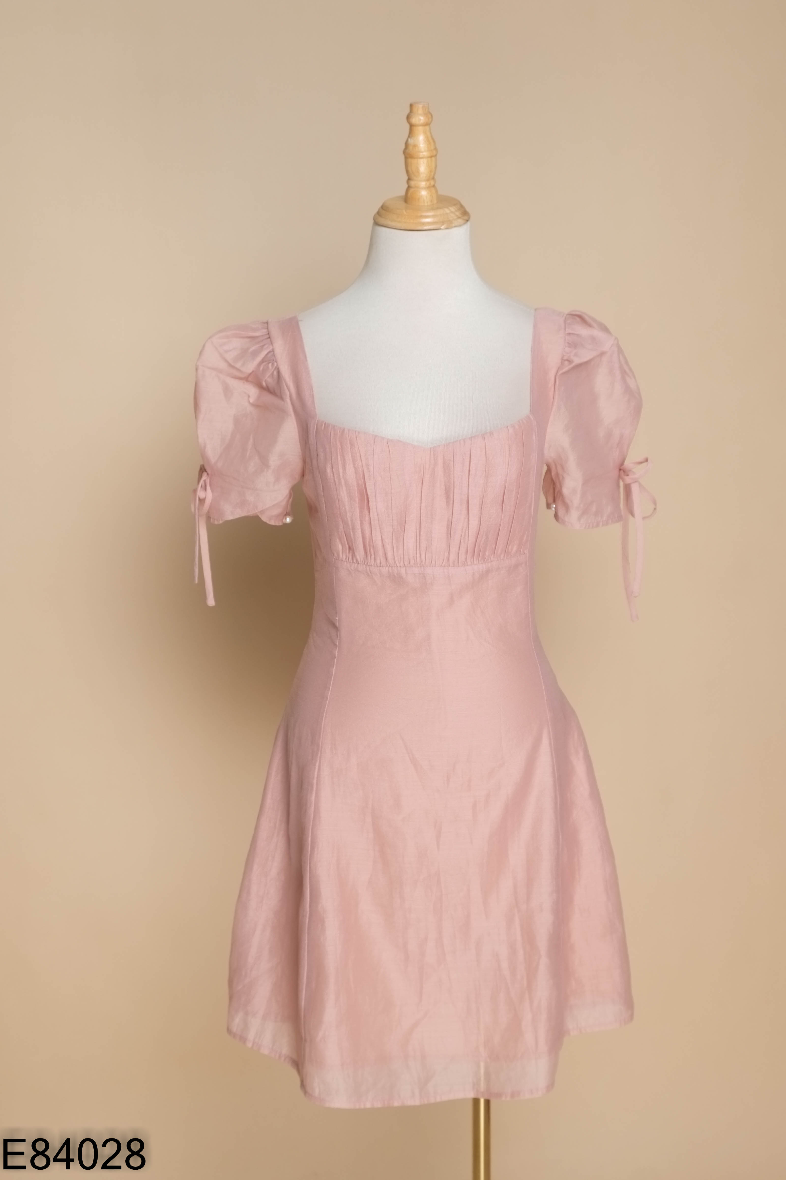 Váy chiffon hồng JM DESIG cổ vuông