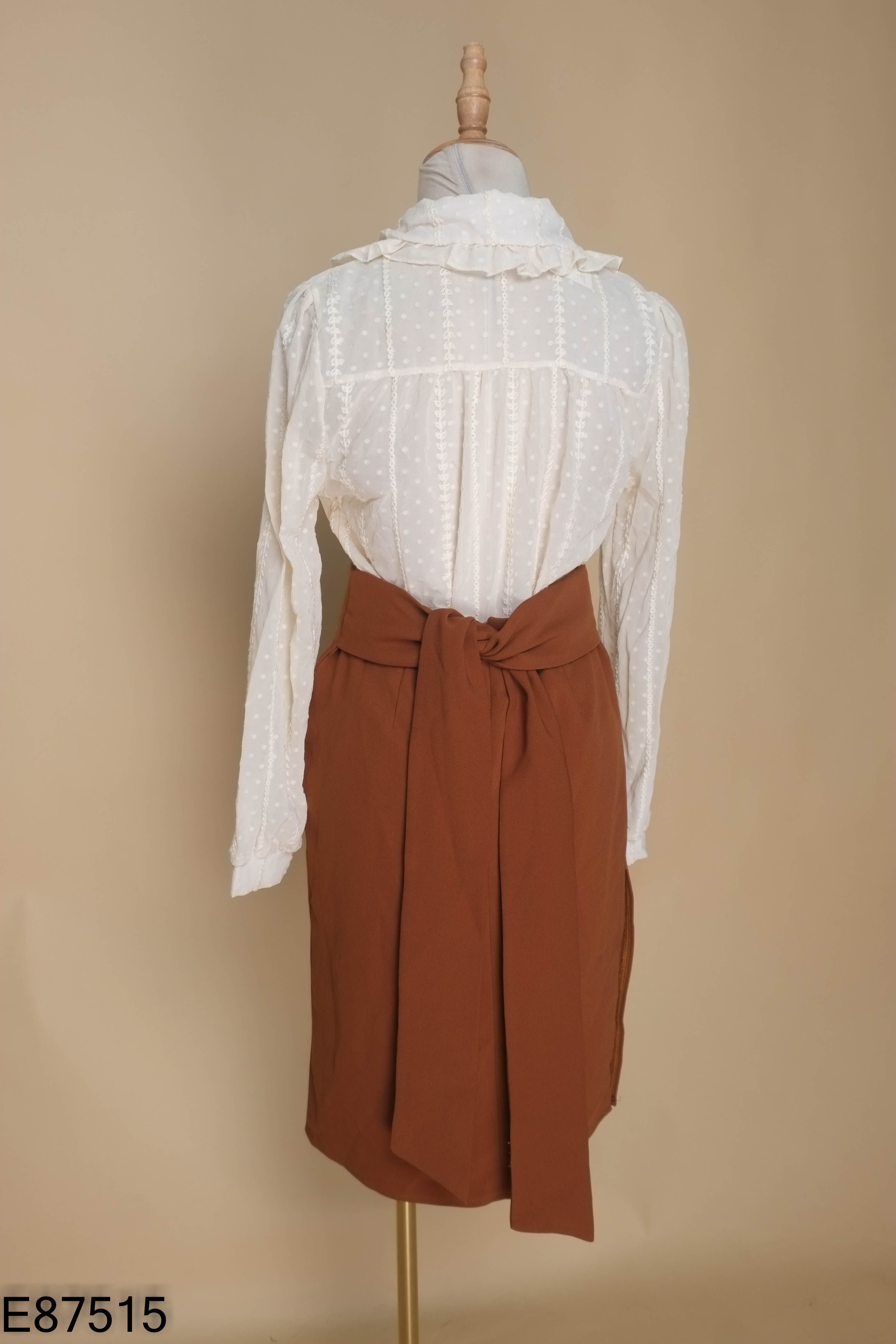 Set Áo be cúc ngọc + chân váy nâu