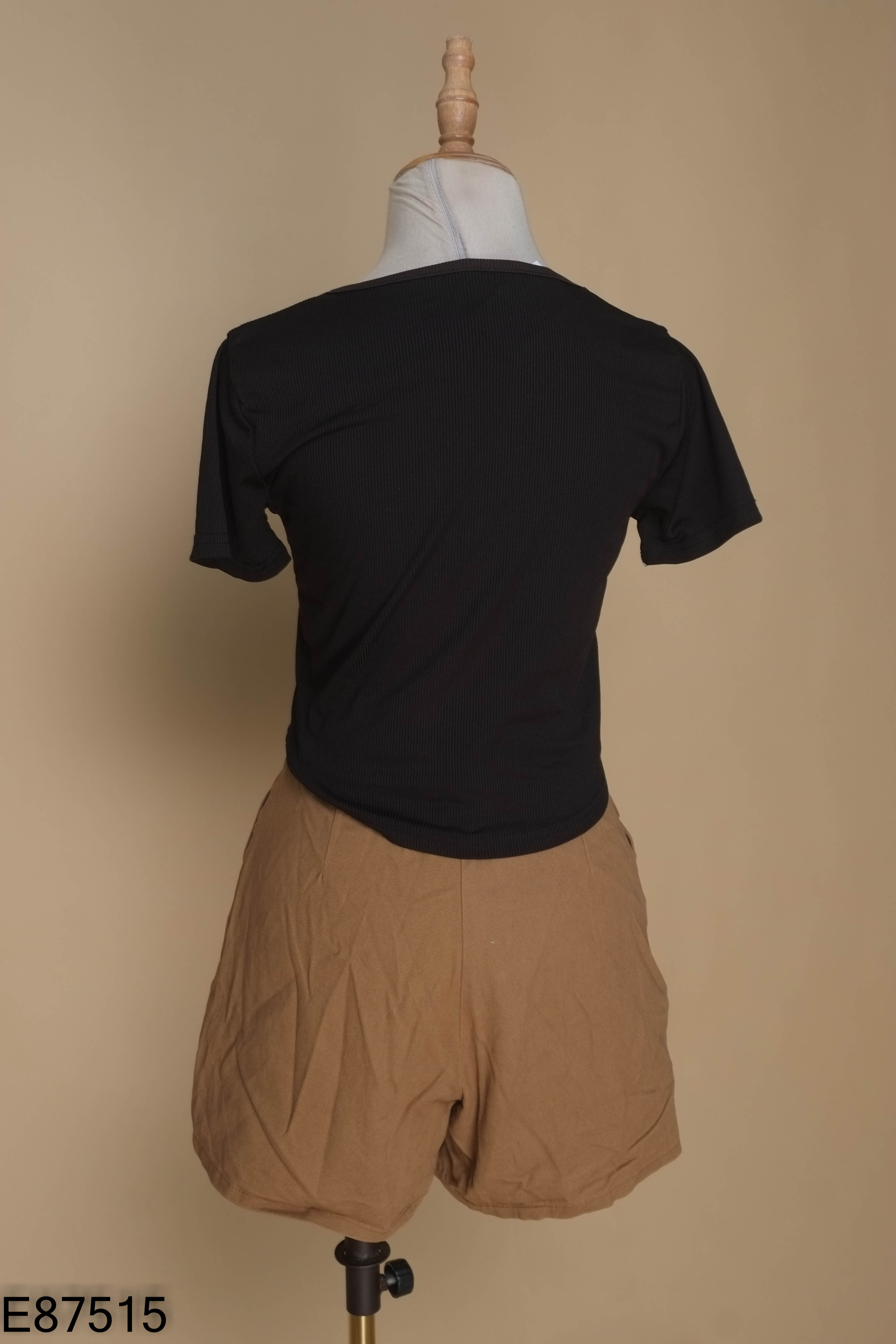 Set Áo đen thêu chữ + quần shorts nâu