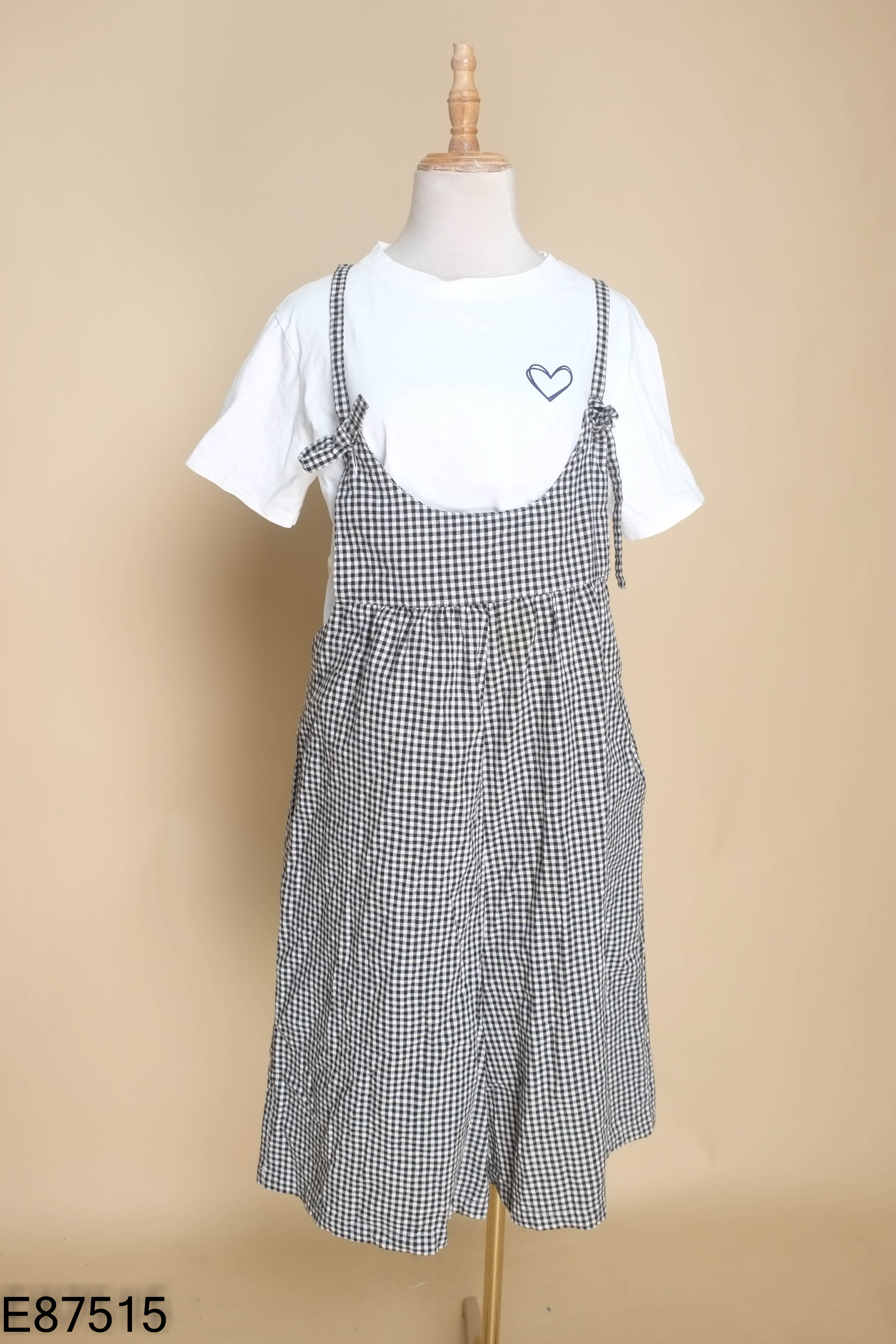 Set Áo trắng + quần yếm kẻ caro