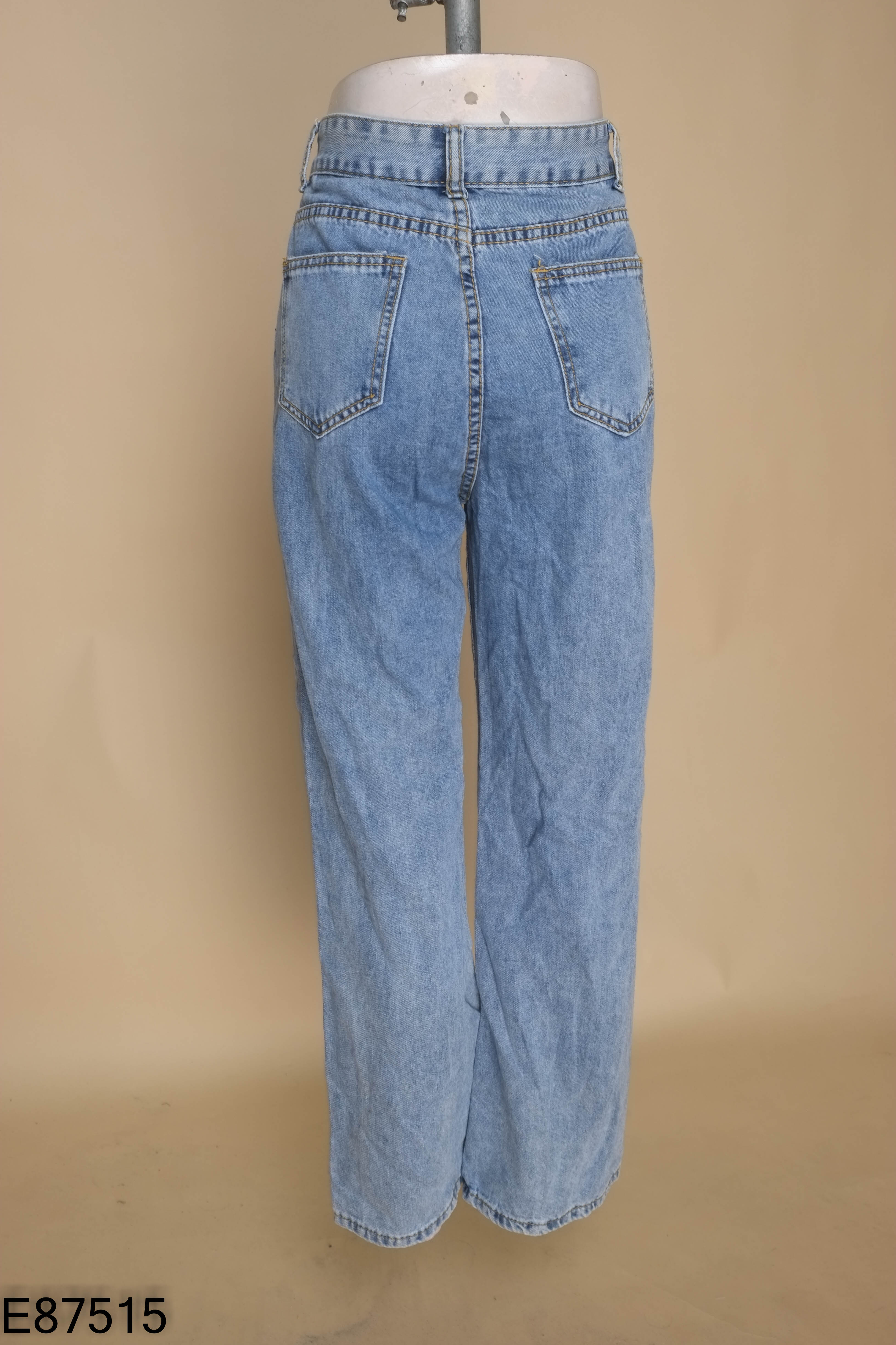 Quần jeans xanh trơn
