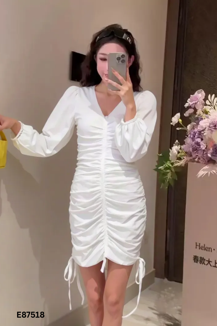 Váy trắng dúm cổ V