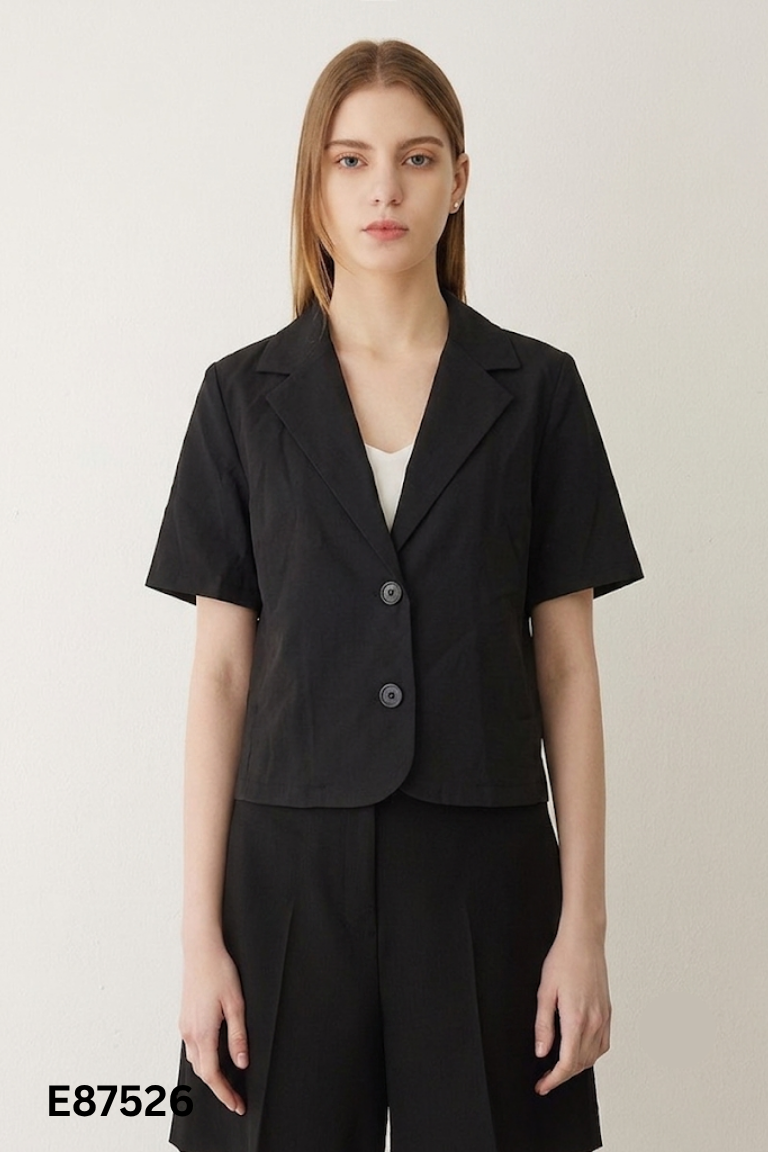 Áo đen cổ vest