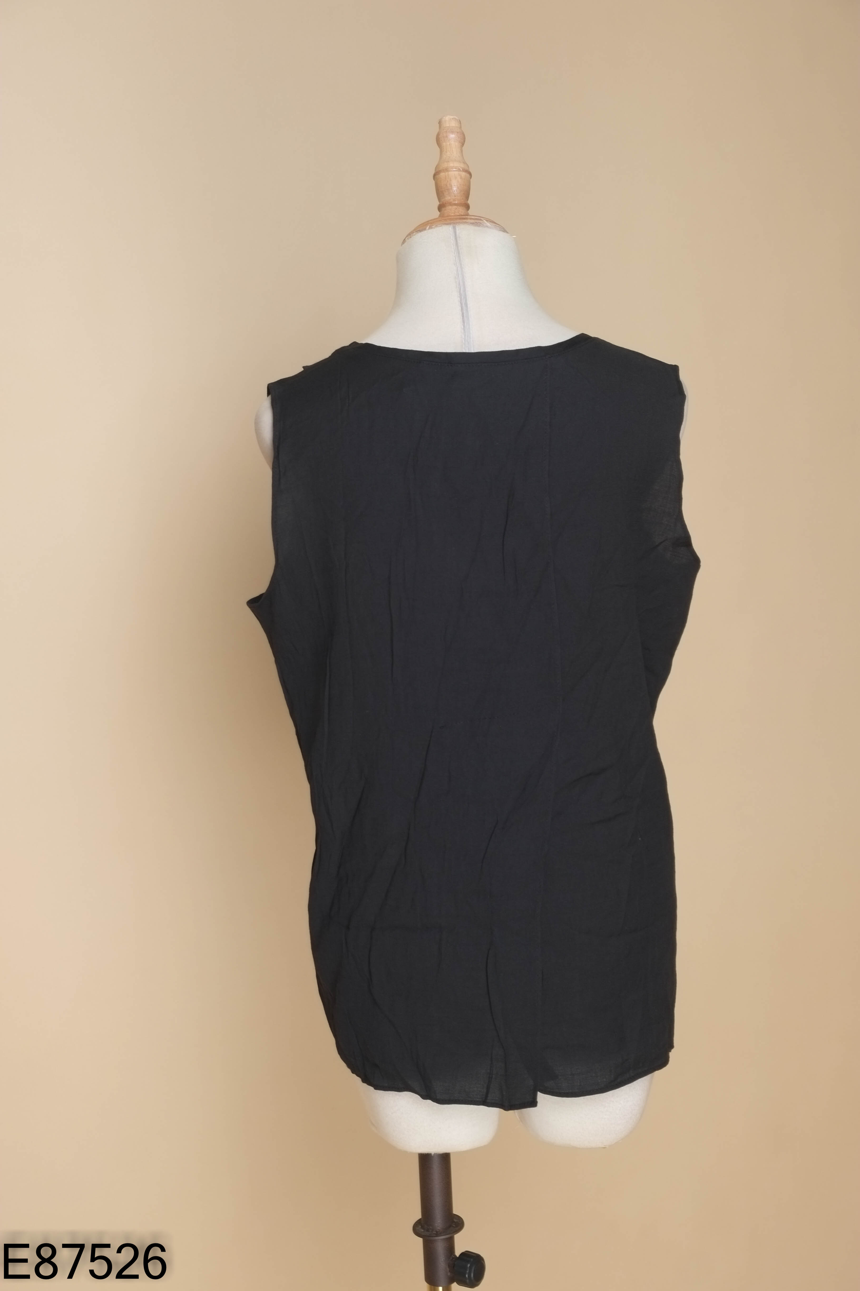 Áo linen đen vạt
