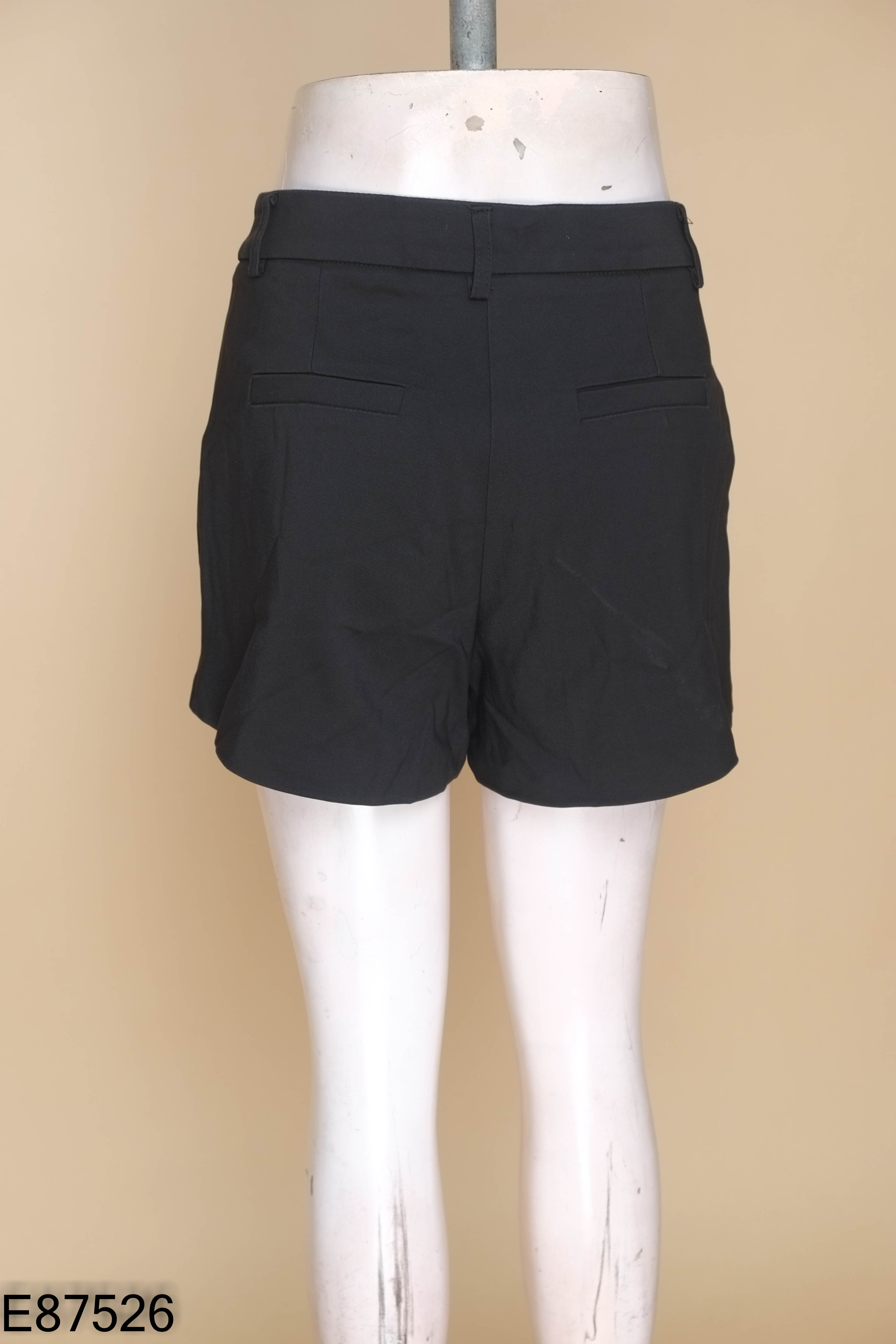 Quần shorts đen trơn