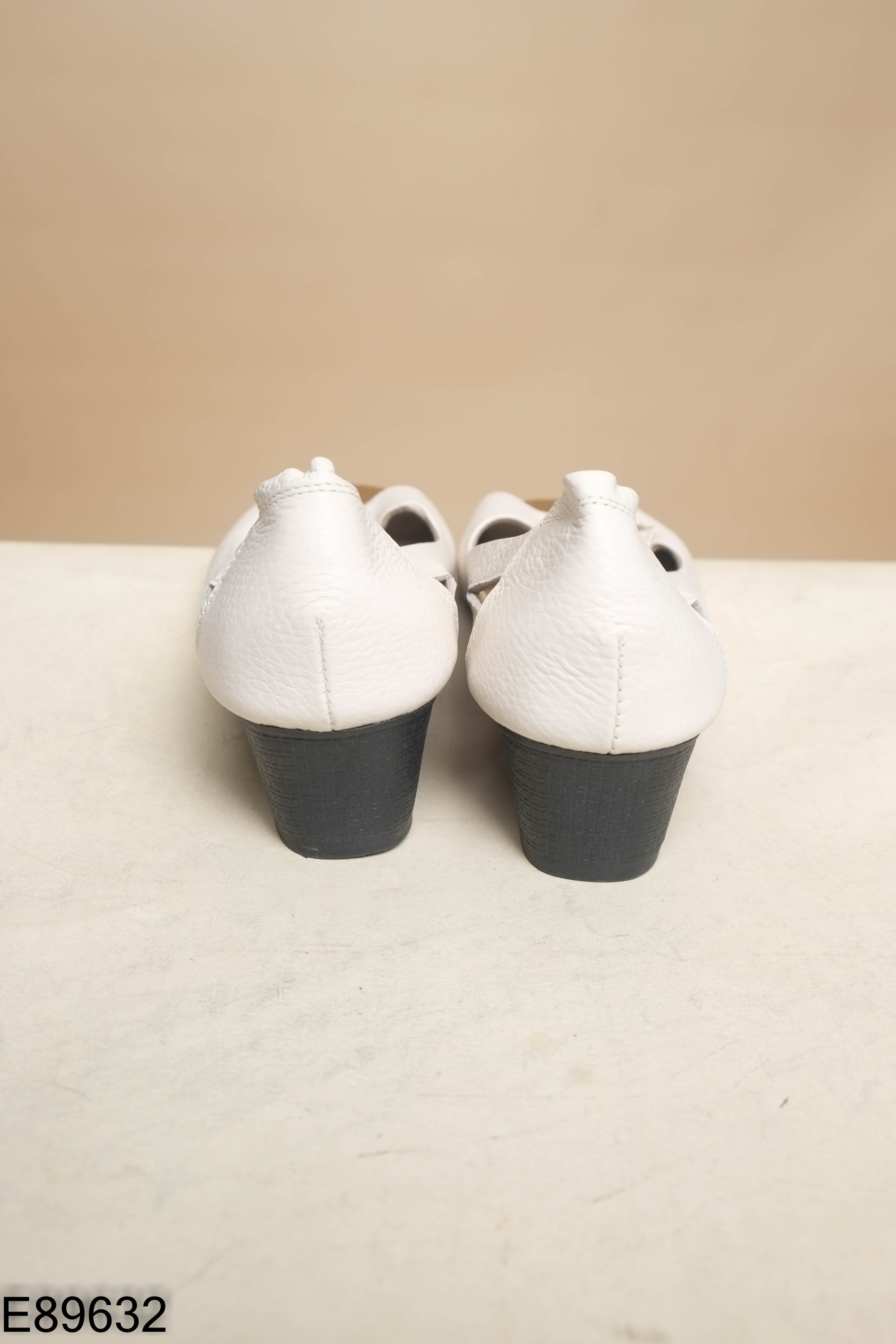 Giay LUNASHOES kem đế cao hở ngón