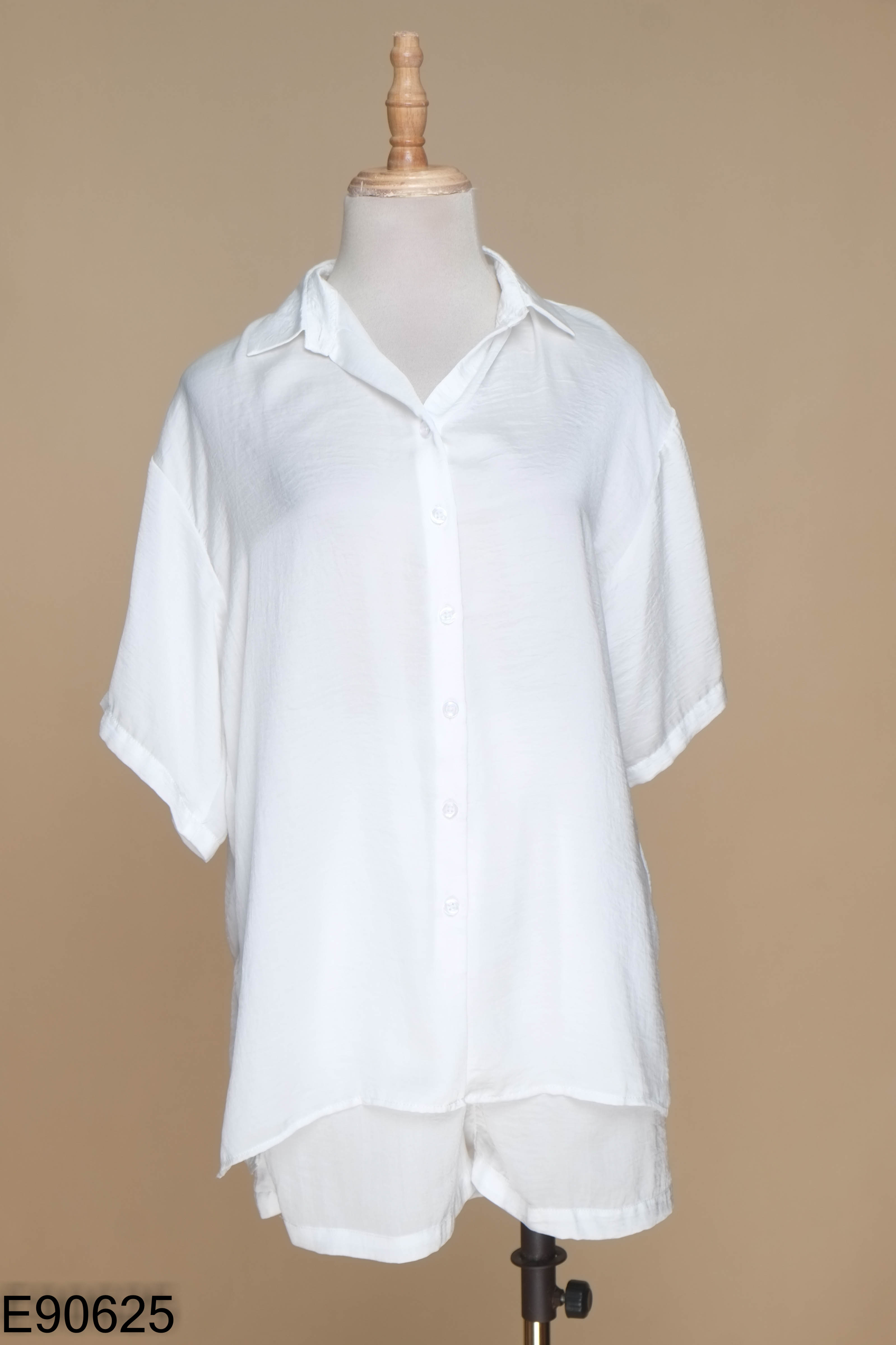 SET Áo sơ mi lụa trắng + quần shorts