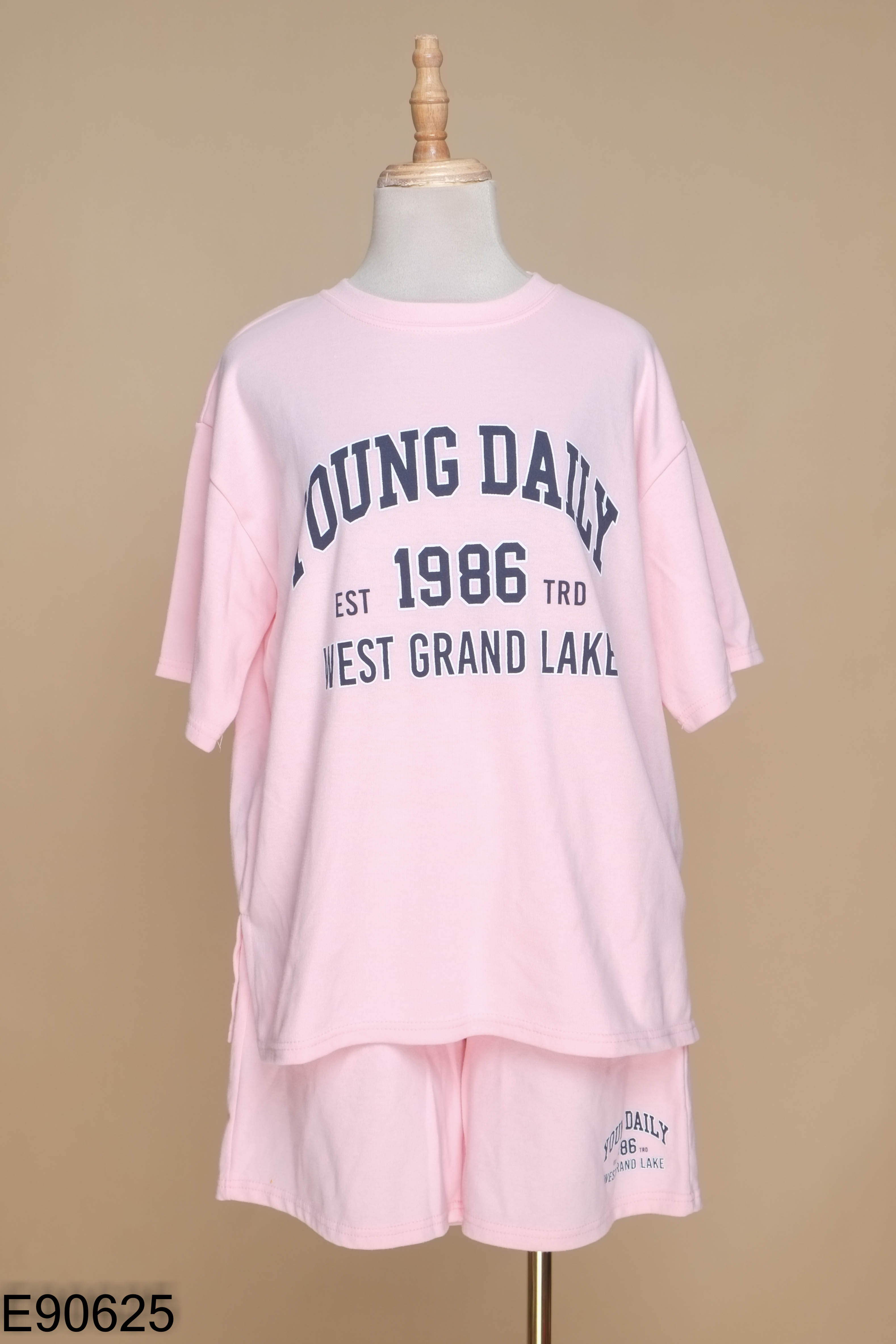 Set Áo hồng in chữ + quần shorts