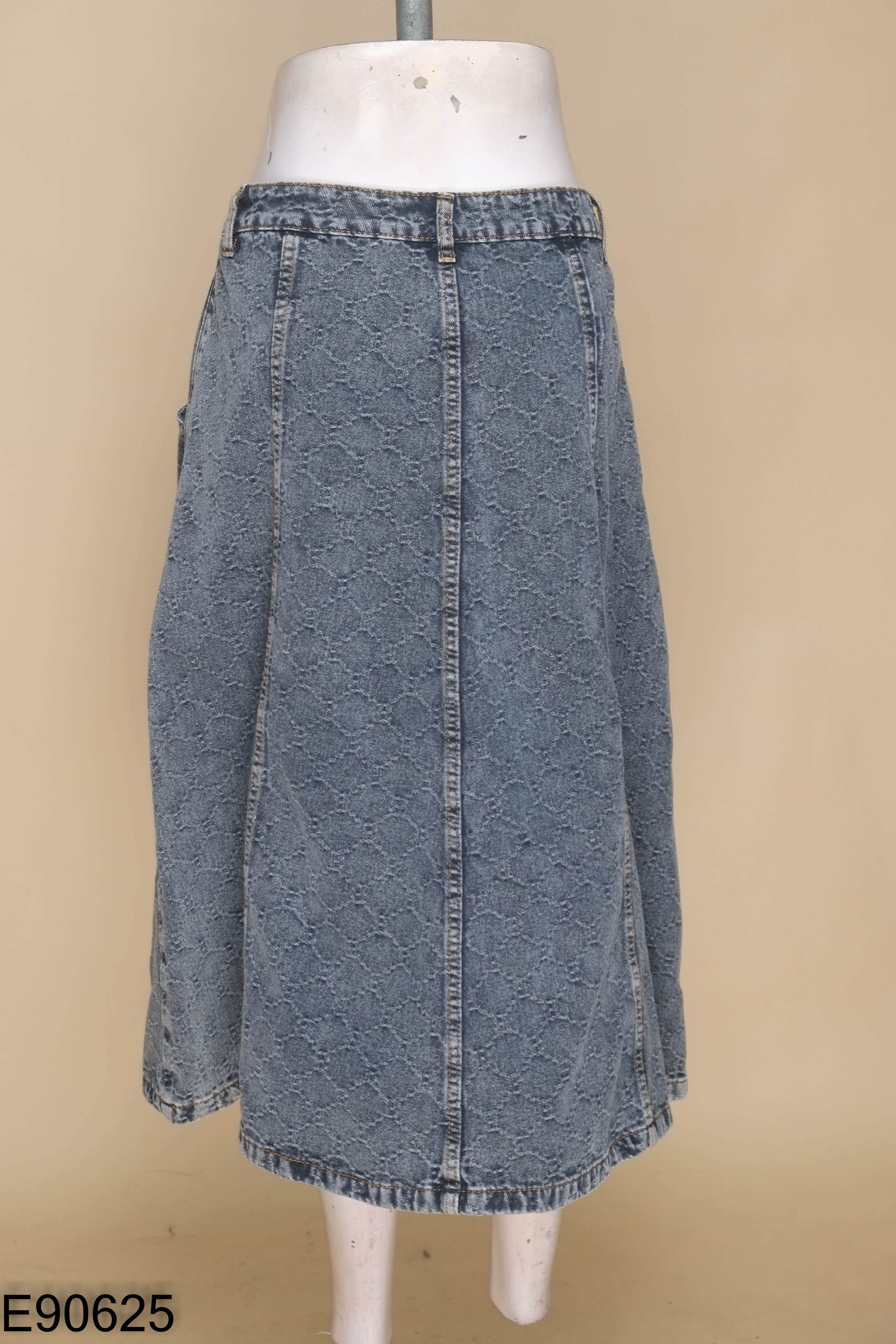 Chân váy jeans xám họa tiết