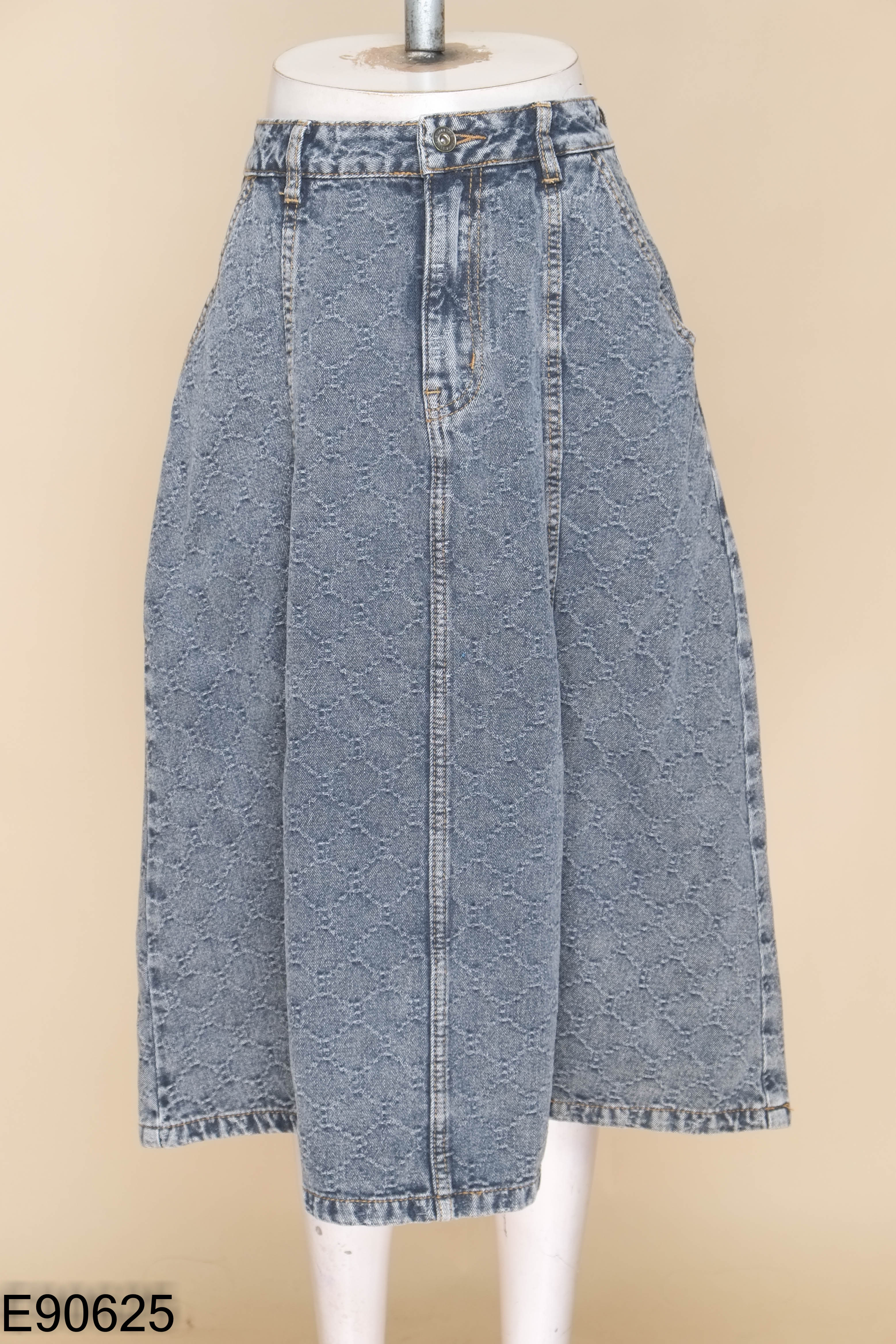 Chân váy jeans xám họa tiết