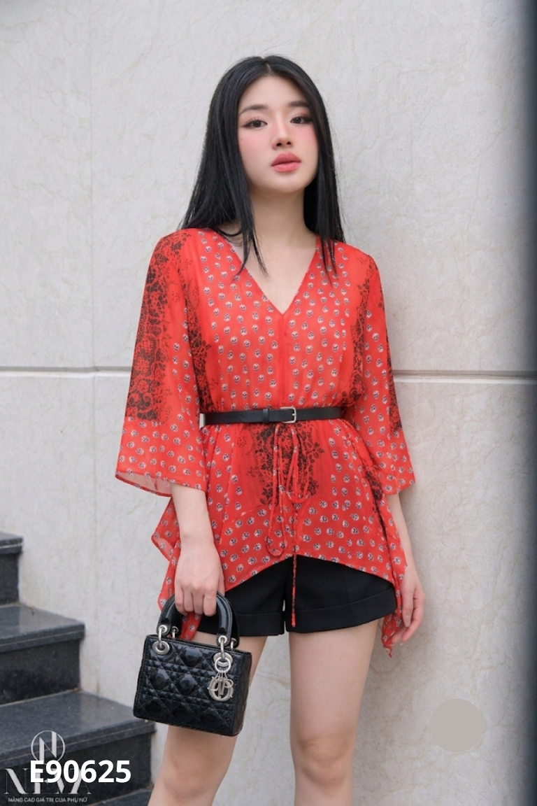 Áo đỏ NEVA họa tiết