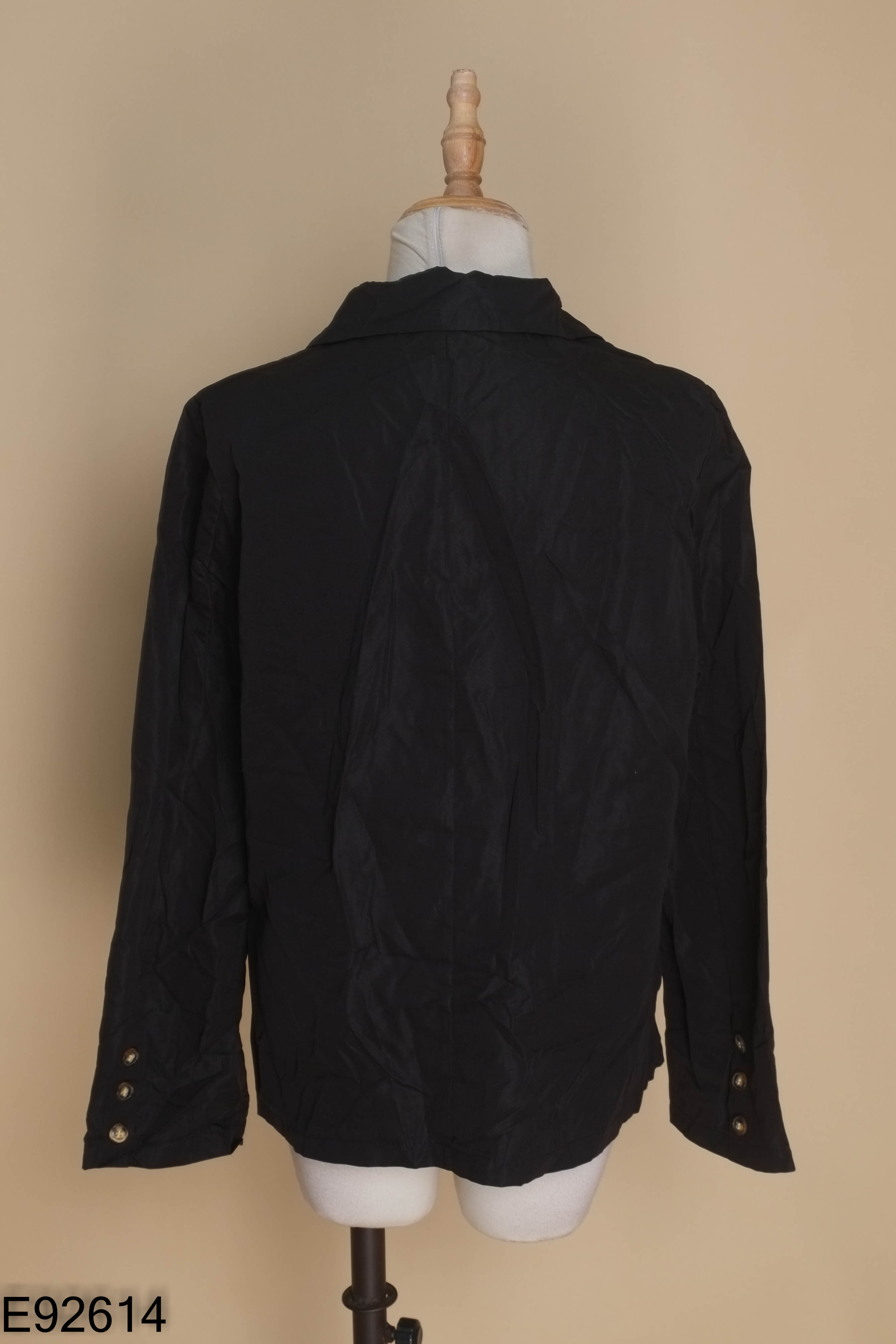 Áo blazers đen mỏng